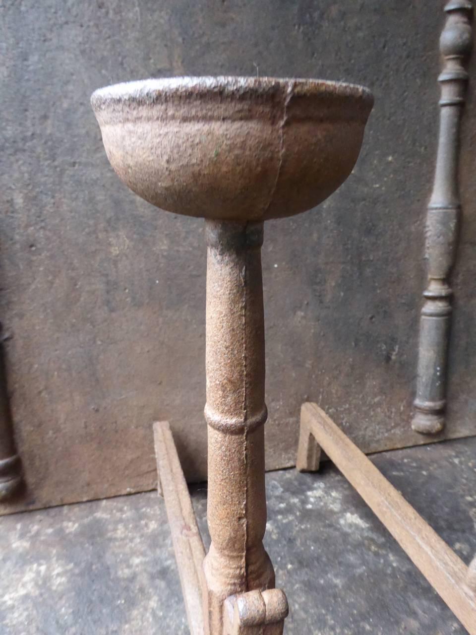 Gotico Cani a tazza o androni in stile gotico francese in vendita