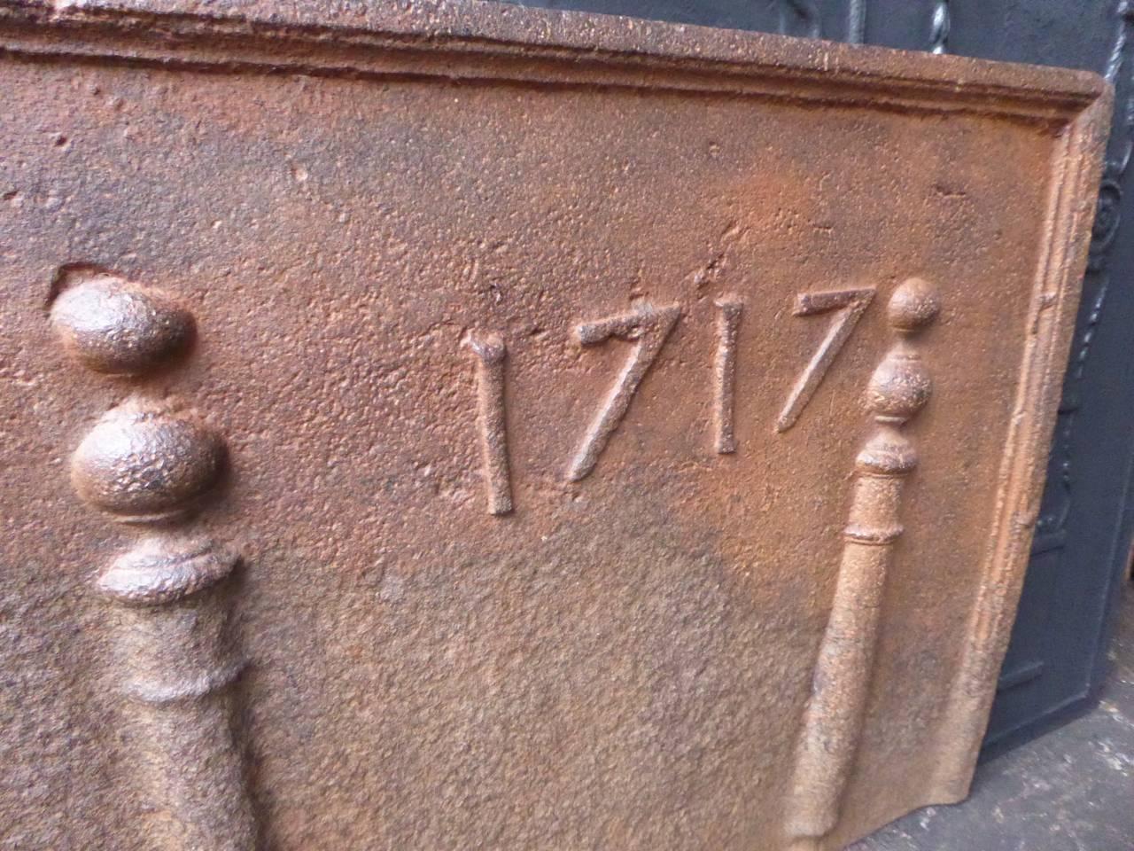 18th Century 'Pillars of Hercules' Fireback In Good Condition In Amerongen, NL