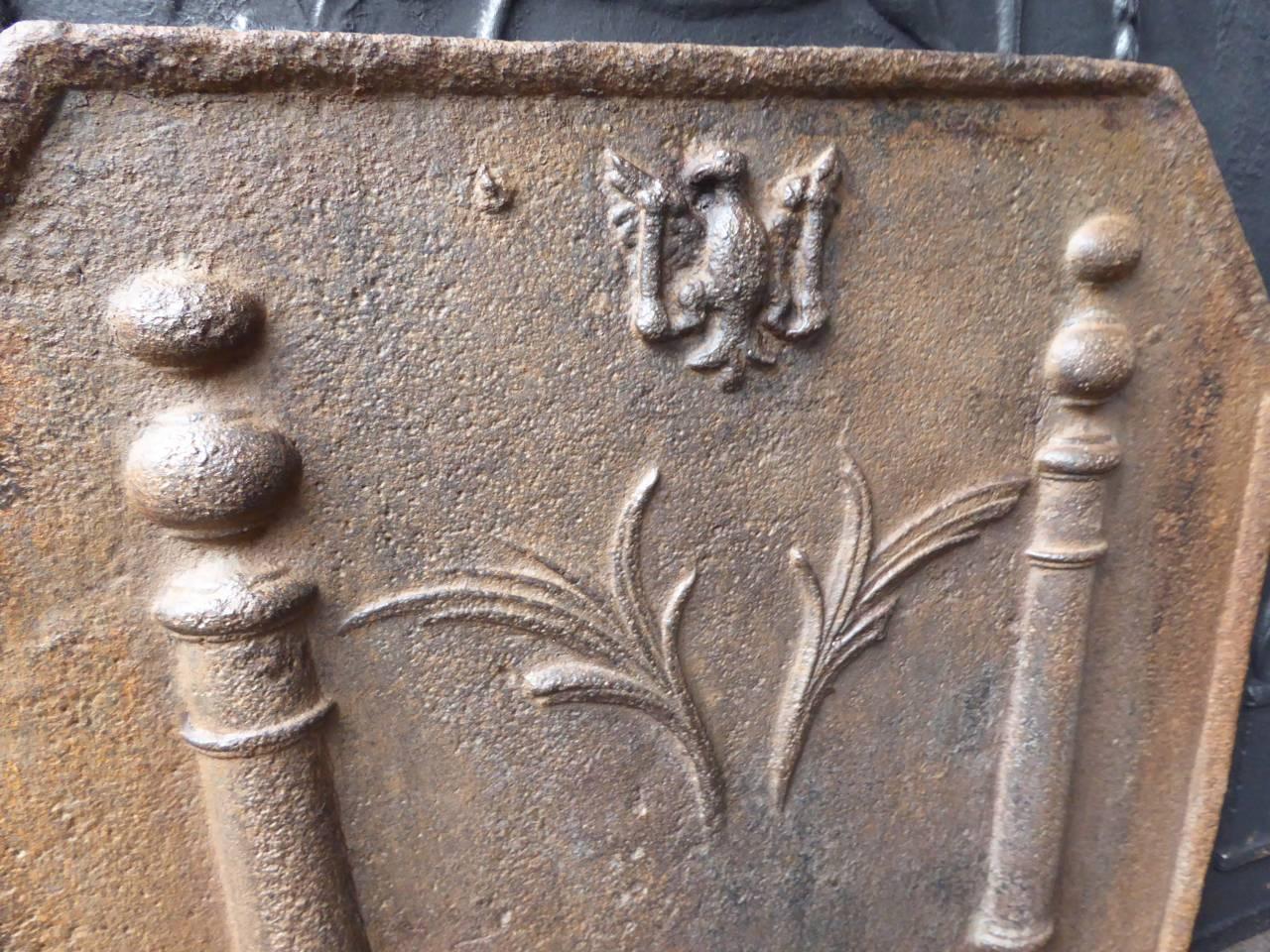 18th Century French 'Pillars with Decoration' Fireback In Good Condition In Amerongen, NL