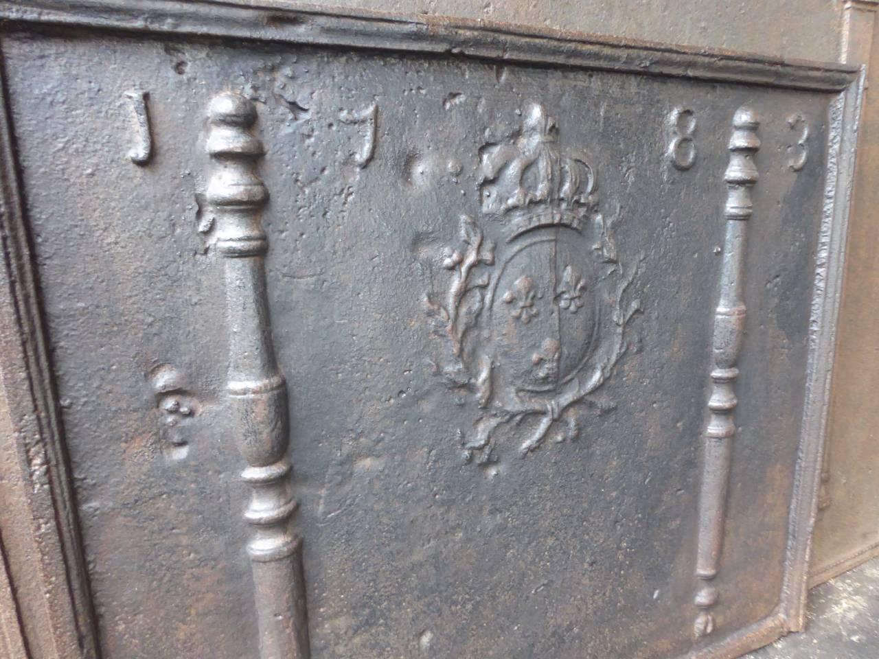 18th Century French 'Pillars with Arms of France' Fireback In Good Condition In Amerongen, NL