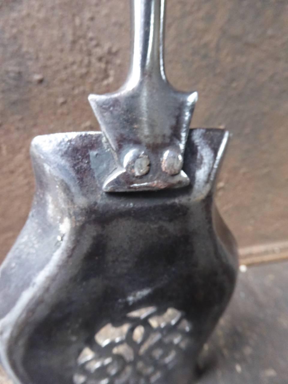 Englischer Feuerschuh, Kaminschuh aus dem 19. Jahrhundert (Stahl) im Angebot