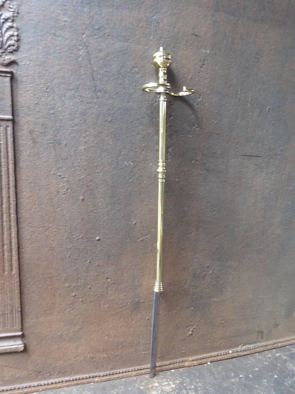 Firepoker inglese del XIX secolo realizzato in ottone lucido e acciaio lucido.