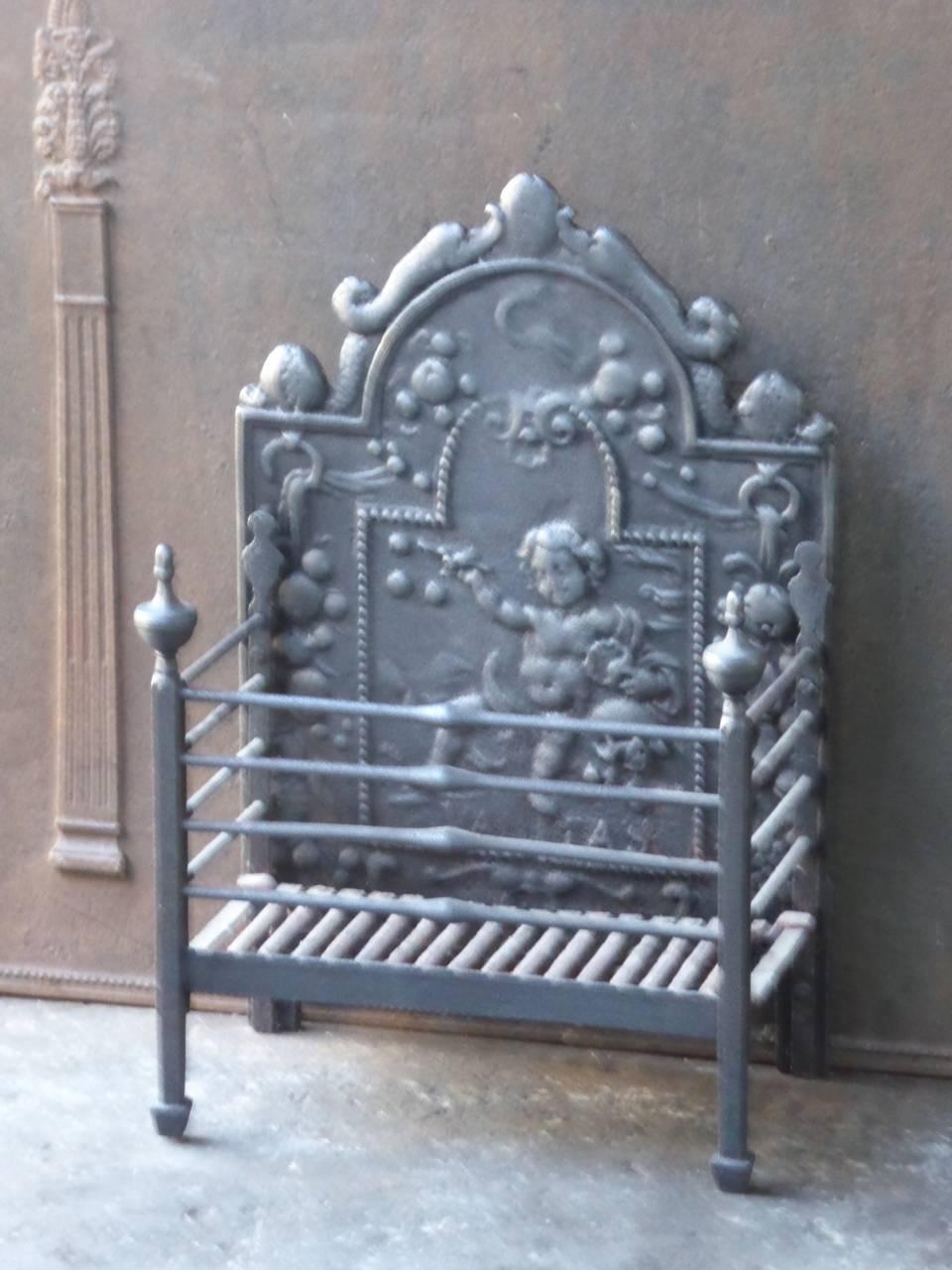 18th-19th century Dutch fireplace grate made of wrought iron and cast iron. The total width at the front of the grate is 56 cm (22.0