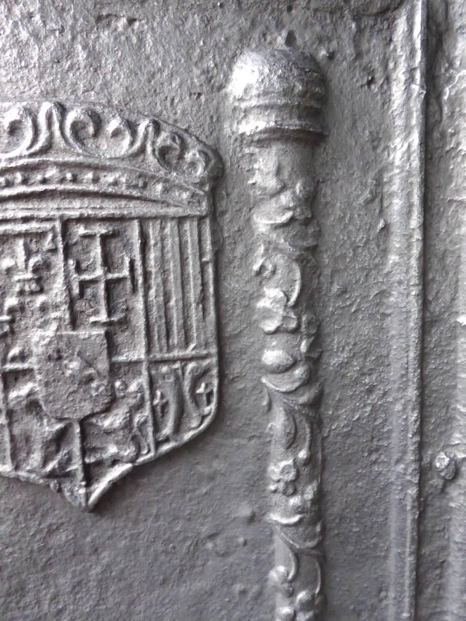 Fer Plaque de cheminée / crédence française des « Arms de Lorraine » du 16e-17e siècle en vente