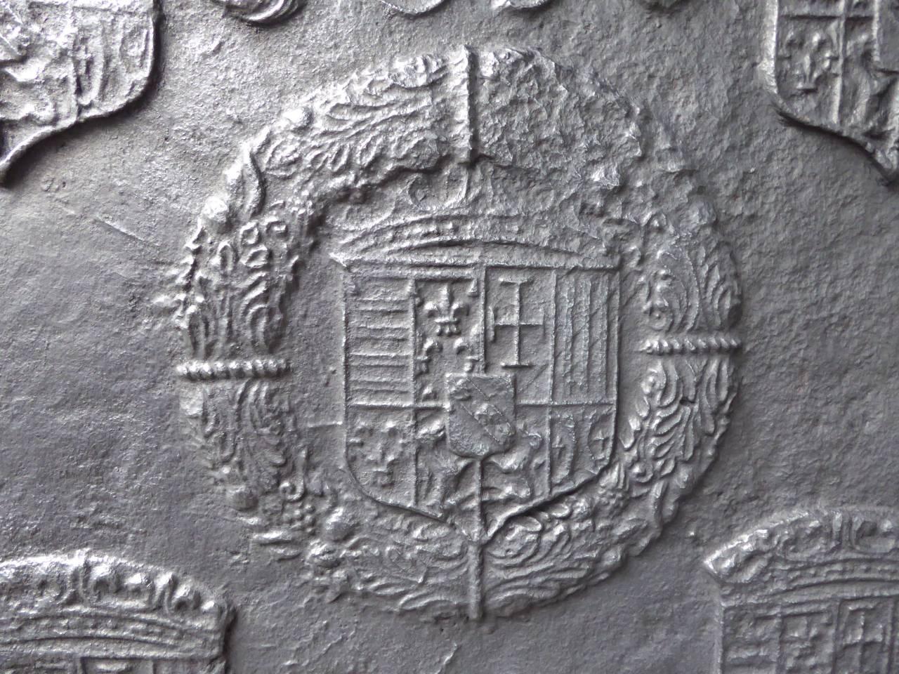 Moulage Plaque de cheminée / crédence française des « Arms de Lorraine » du 16e-17e siècle en vente