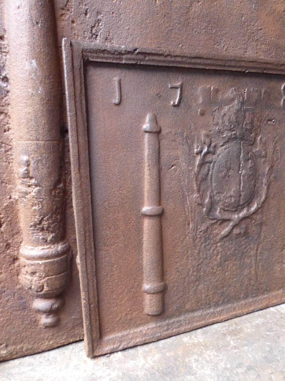 18th Century, French 'Arms of France' Fireback In Good Condition In Amerongen, NL