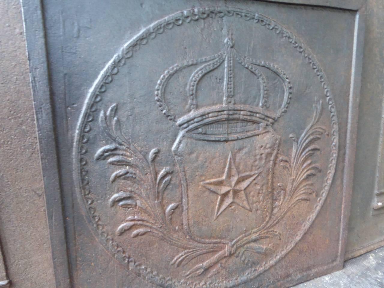 Französische „Arms of France“-Feuerböcke des 19. Jahrhunderts, Kaminsims / Backsplash (Louis XIV.) im Angebot