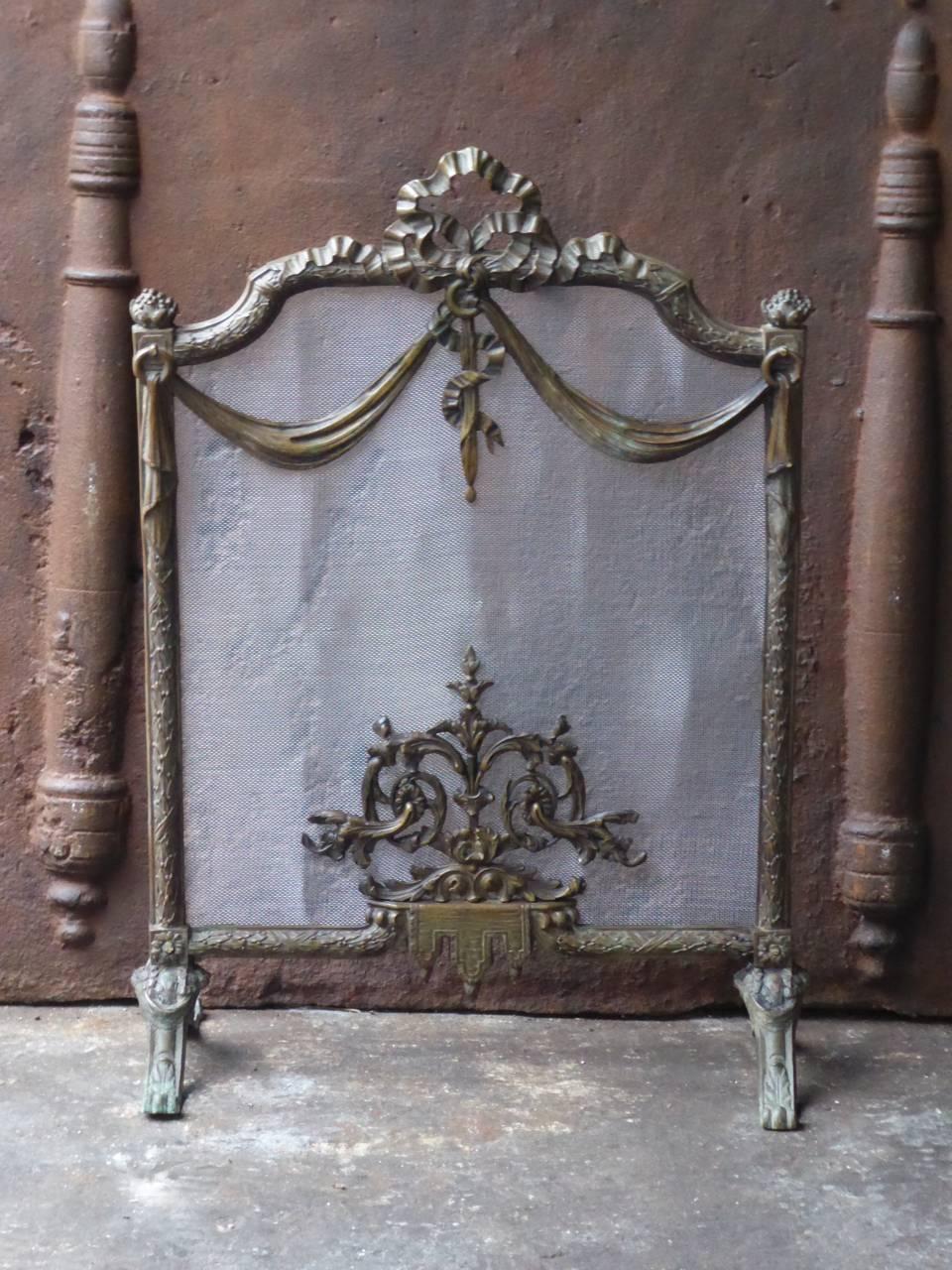 19th-20th century French fireplace screen made of brass and iron mesh.

