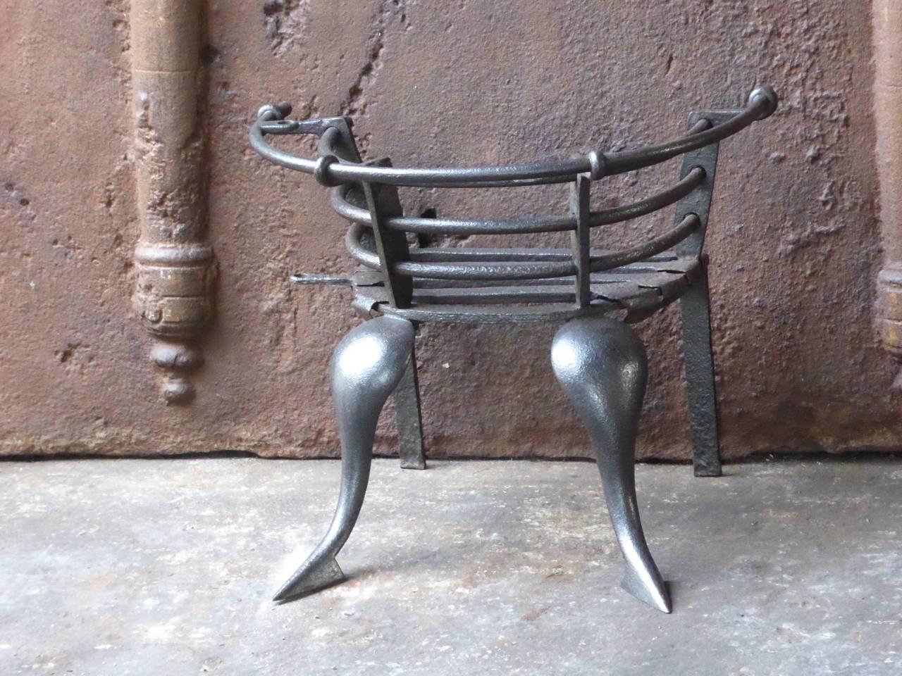 18th century Dutch fireplace basket - fire grate made of wrought iron. Louis XV period. The condition of the grate is good.

