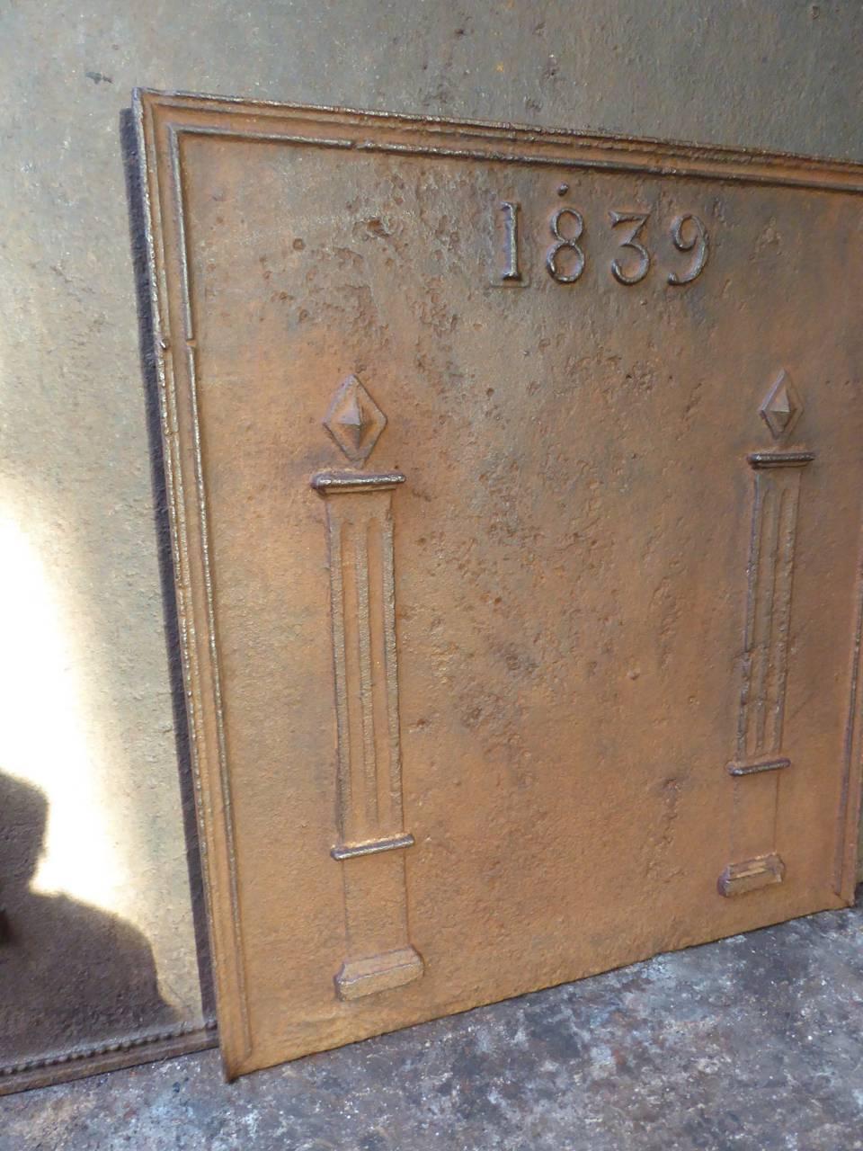 19th Century French 'Pillars' Fireback In Good Condition In Amerongen, NL