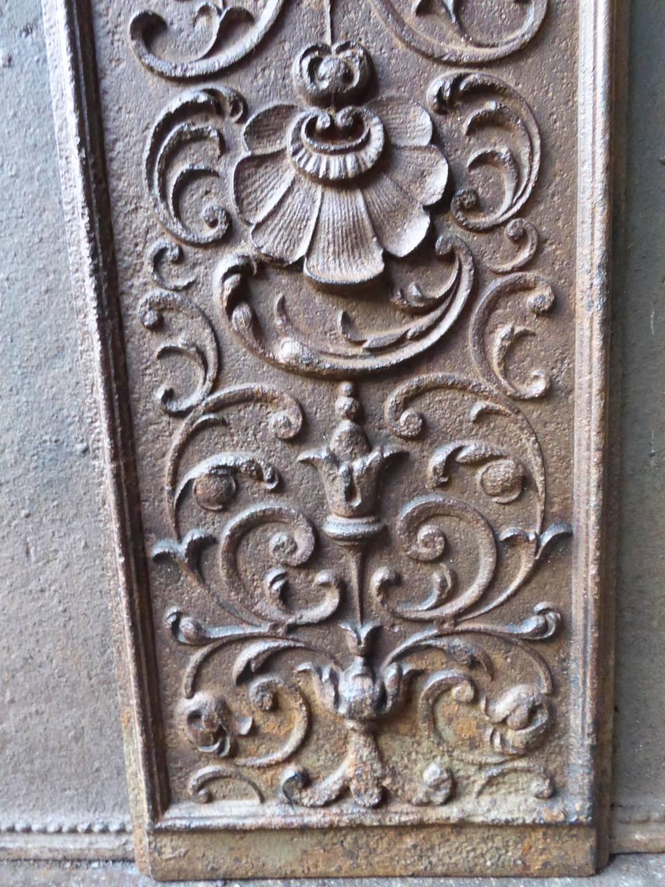 18th Century French 'Decoration' Fireback In Good Condition In Amerongen, NL