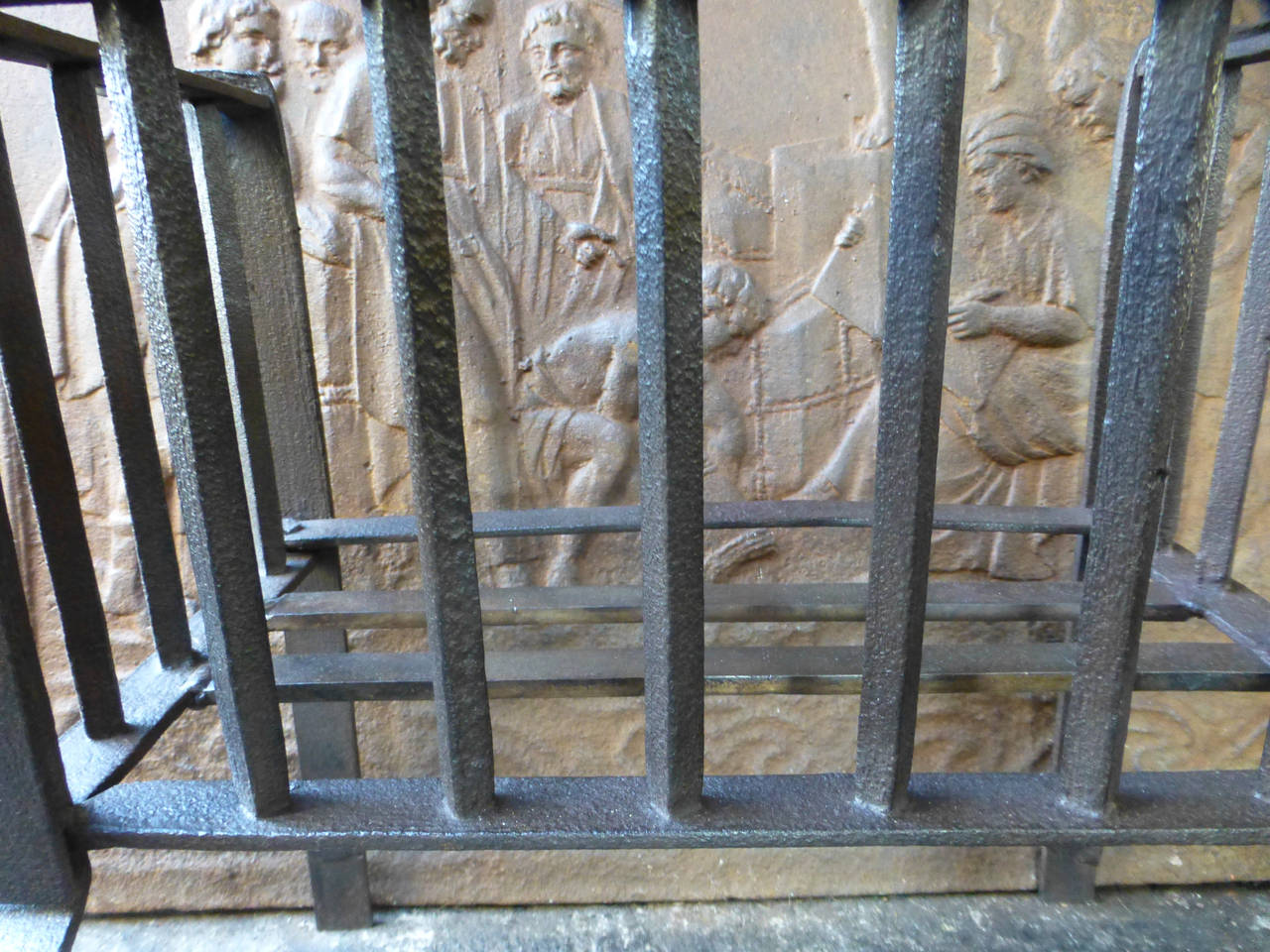 Antique Dutch Fireplace Grate, 18th Century In Good Condition For Sale In Amerongen, NL