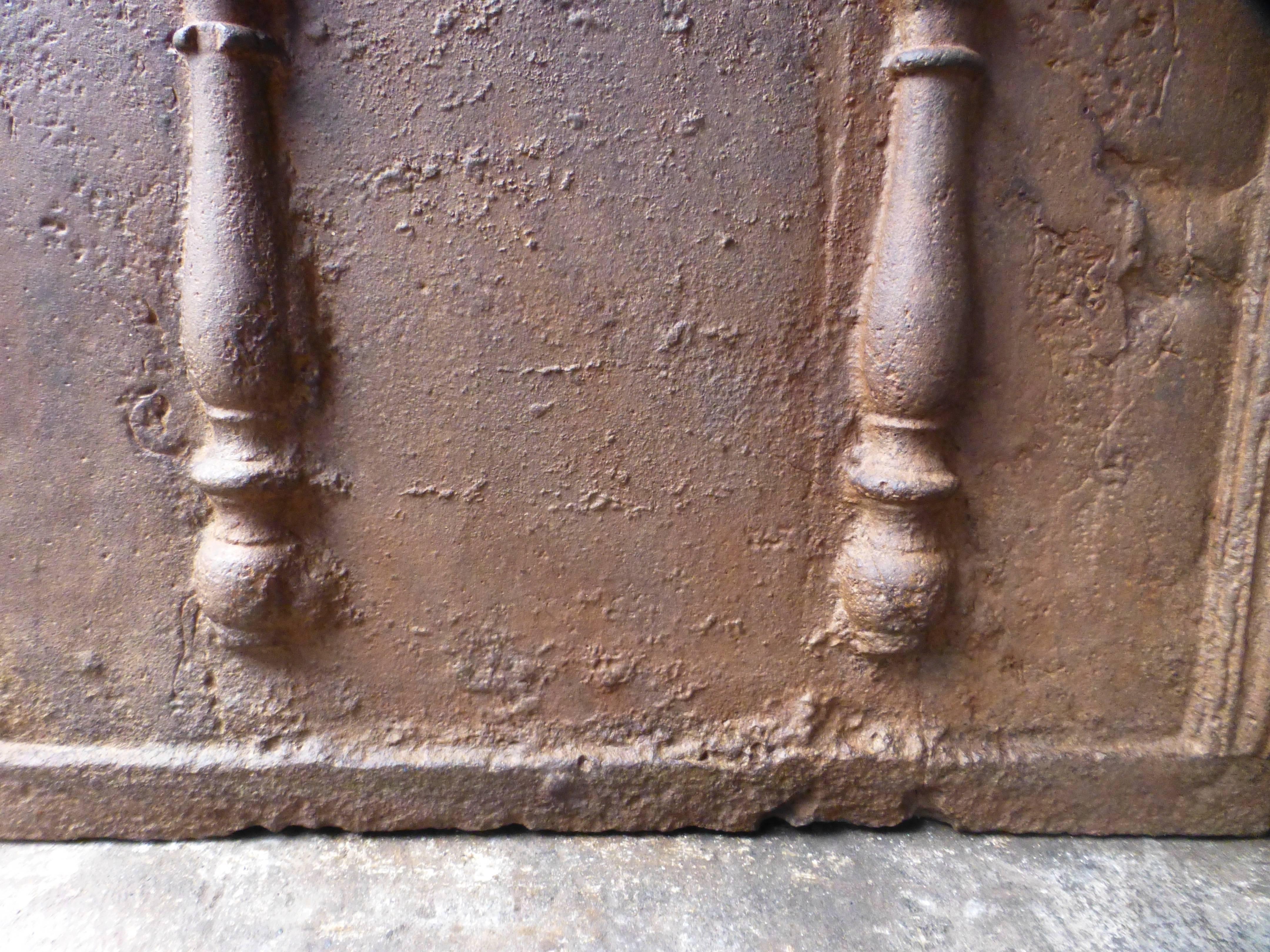 Moulage Plaque de cheminée française du 18ème siècle avec piliers d'Hercule en vente