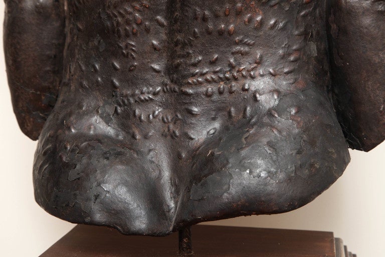Torso in plaster representing an African scarification. It is a reproduction made from the original moulding found in the Museum of Anthropology of Teruven in Belgium.