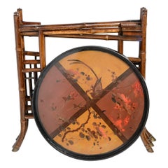 Antiker französischer Beistelltisch aus Bambus im Chinoiserie-Stil, handbemalt und lackiert