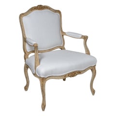 Par de sillones franceses de estilo Luis XV con tapizado nuevo
