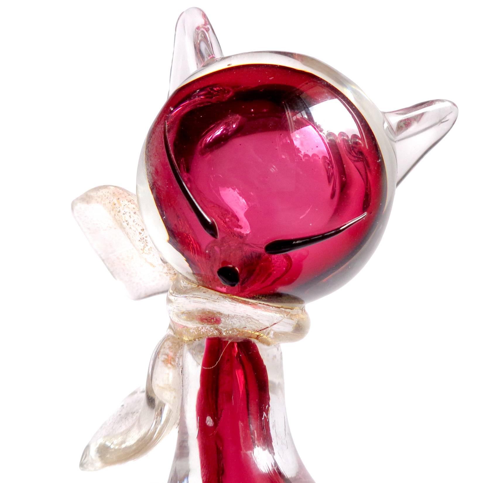 Super adorable Murano hand blown Sommerso cranberry pink and gold flecks Italian art glass kitty cat figurines. Documented to designer Alfredo Barbini, for Weil Ceramics and Glass. Both have gold leaf bows around their necks. The taller cat has been
