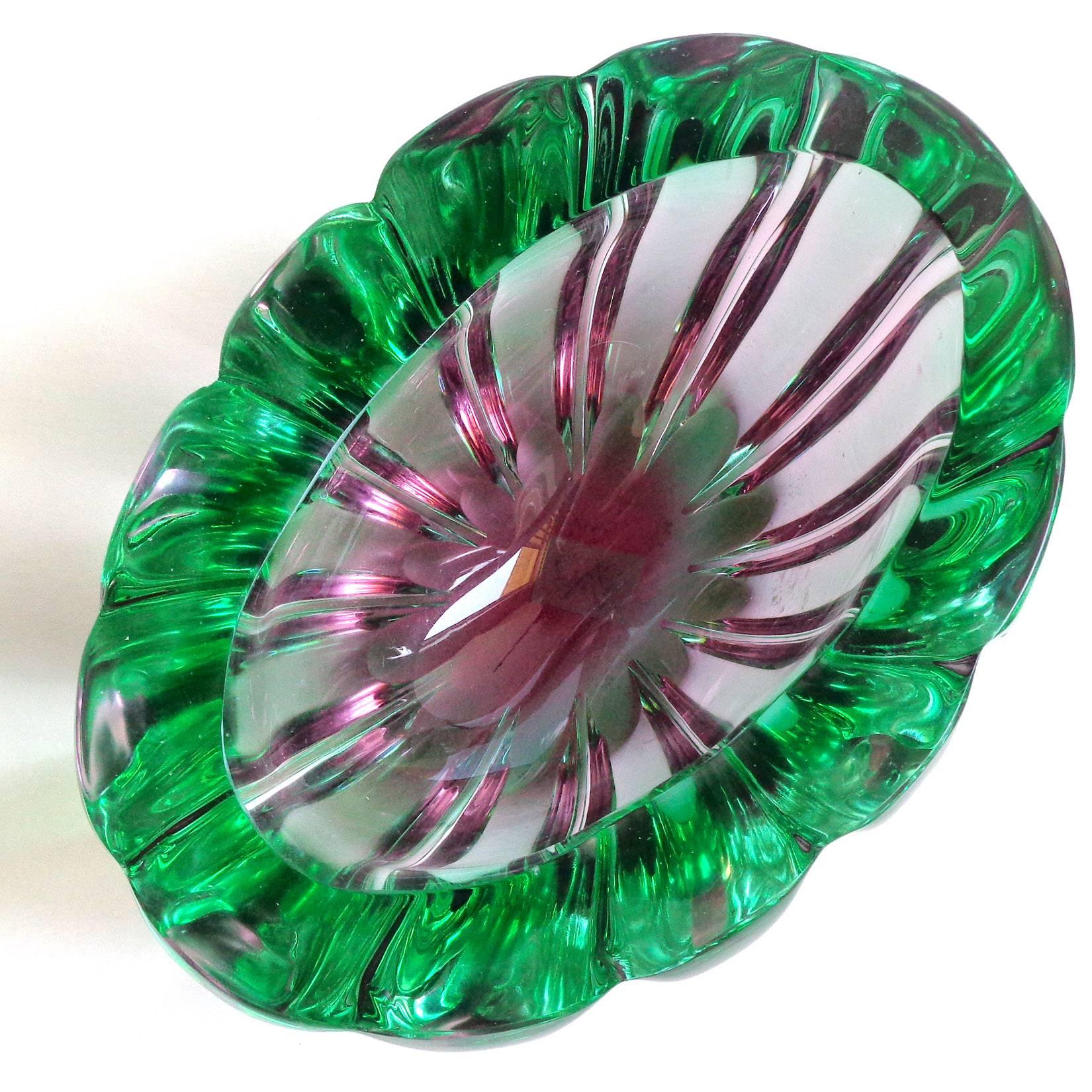 Free shipping worldwide! See details below description.

Beautiful Murano handblown Sommerso green over purple art glass flat cut rim, geode bowl. Created in the manner of Archimede Seguso and the Seguso Vetri D' Arte company. Would make a great