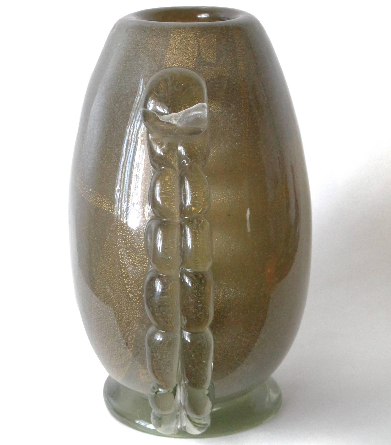 Rare and early Murano hand blown Sommerso gold and gray art glass sculptural flower vase. Documented to designer Flavio Poli for Seguso Vetri D' Arte, circa 1930s, in the "Grigio Oro Pulegoso Induto" design. Signed "Made In