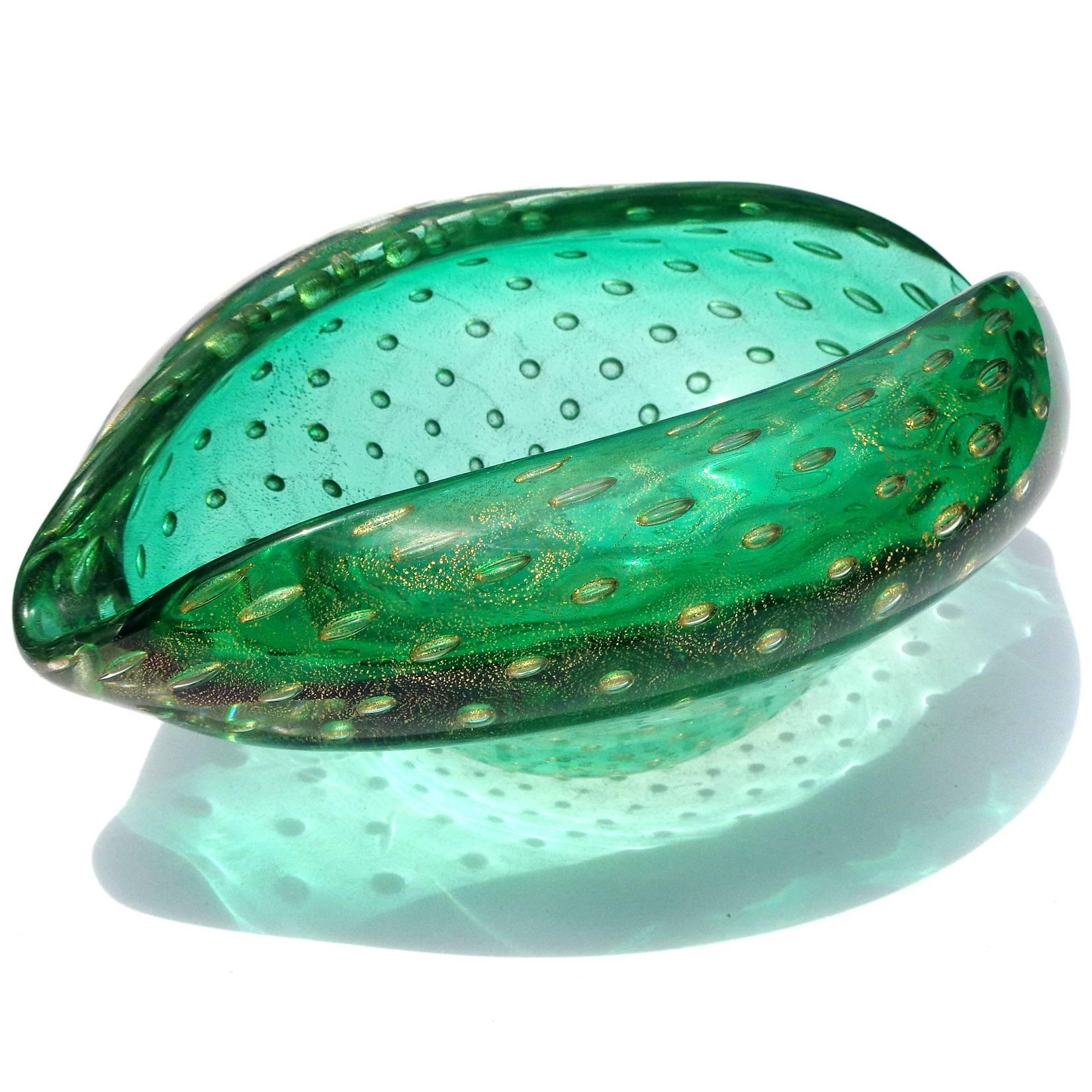 Hand-Crafted Murano Green Bubbles Gold Flecks Italian Art Glass Conch Seashell Bowl