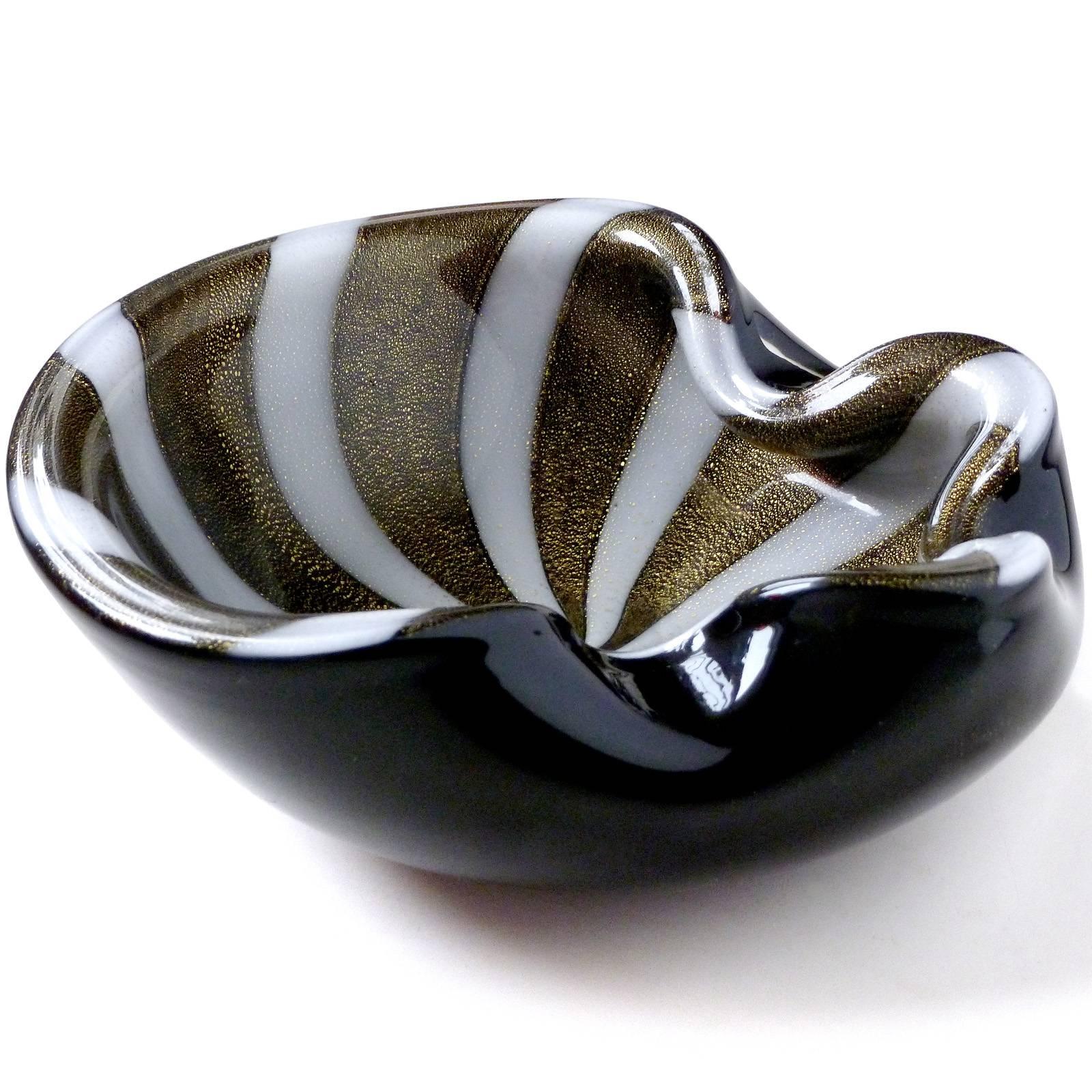 Mid-Century Modern Alfredo Barbini Murano Black White Gold Flecks Italian Art Glass Bowl