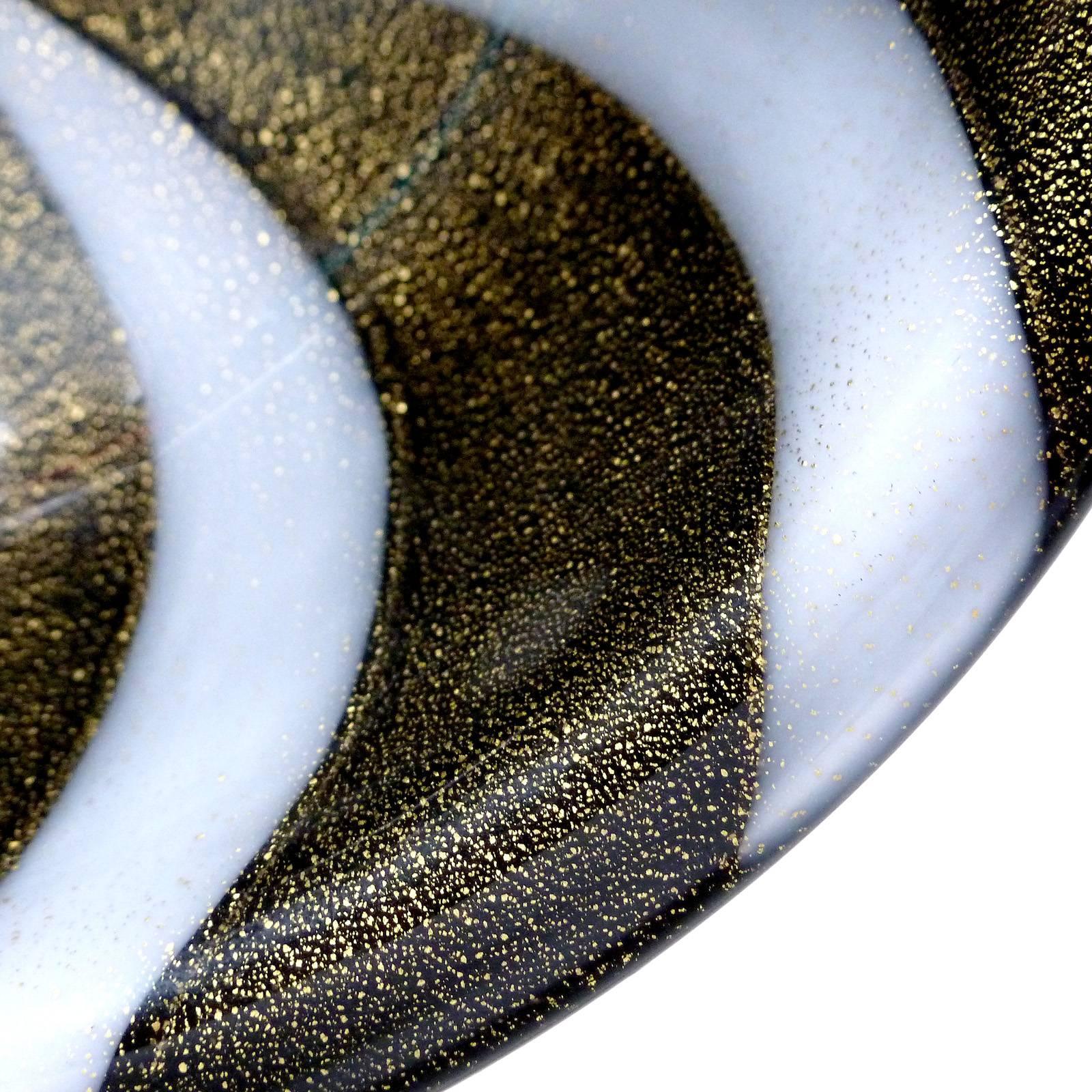 Hand-Crafted Alfredo Barbini Murano Black White Gold Flecks Italian Art Glass Bowl