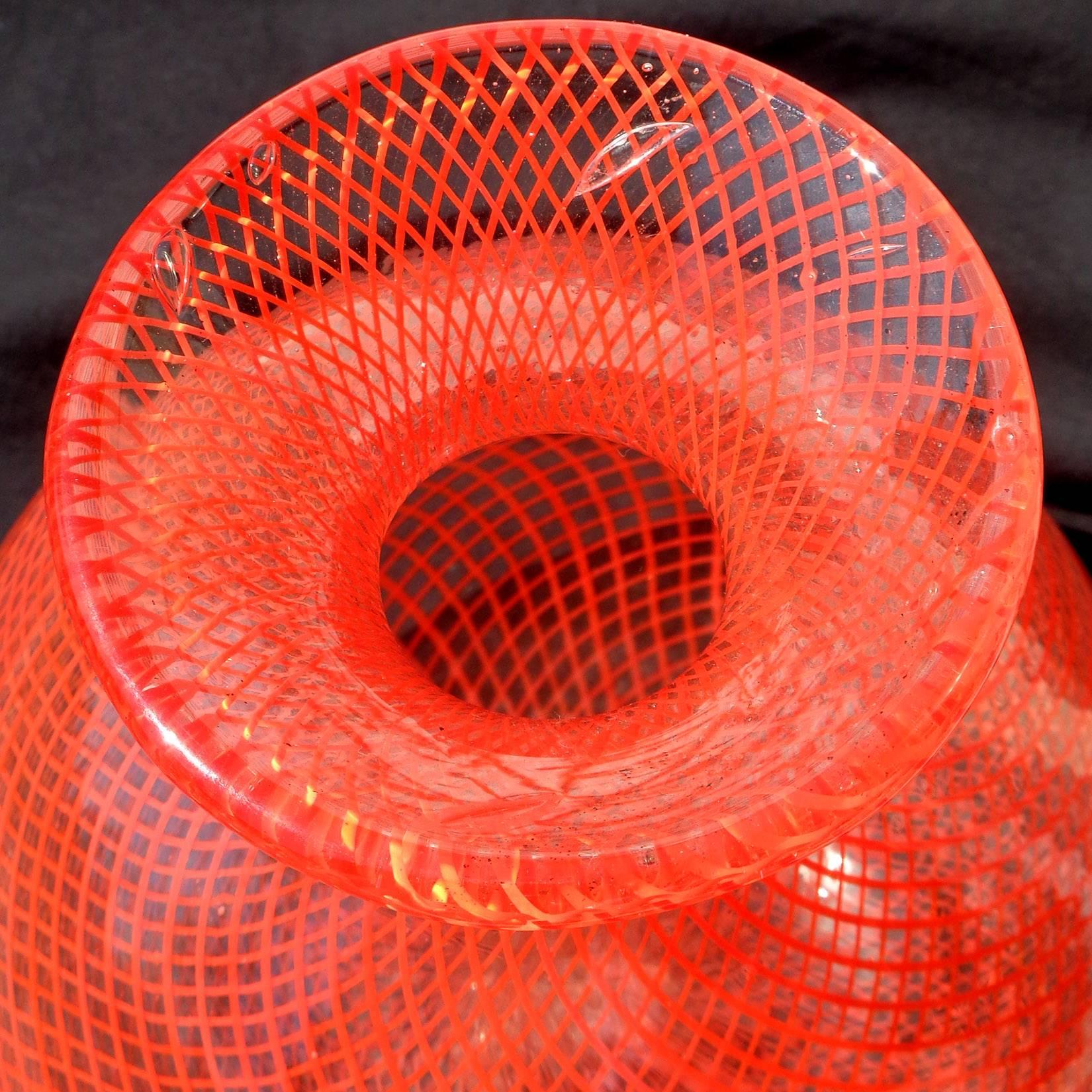 Seguso Vetri d'Arte Murano Orange Net Ribbons Italian Art Glass Flower Vase In Excellent Condition In Kissimmee, FL