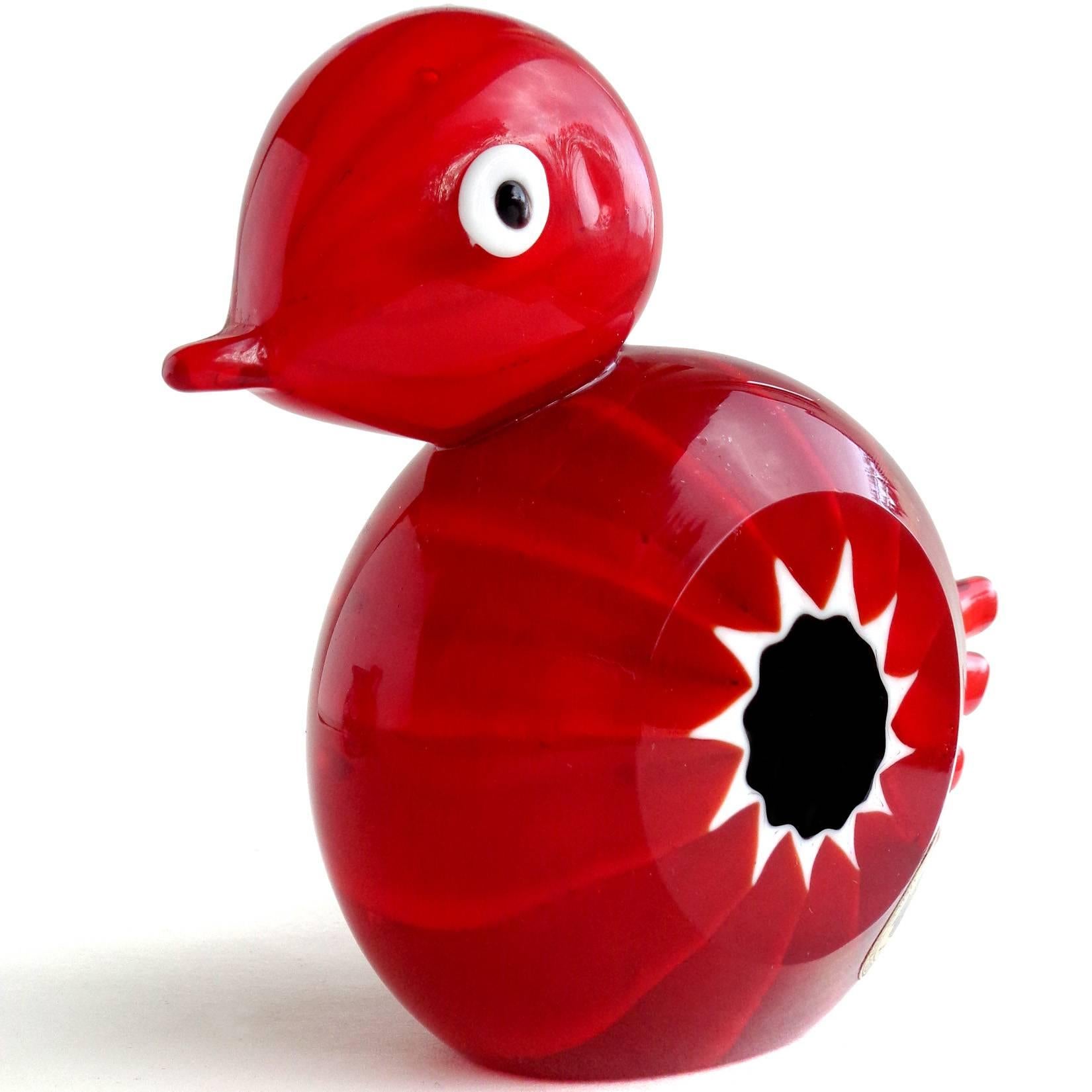 Free shipping worldwide! See details below description.

Beautiful and bright Murano red, white and black art glass bird sculpture or paperweight. Created for the Fornasa De Murano A L'Insegna Del Moreto company and attributed to designer Galliano