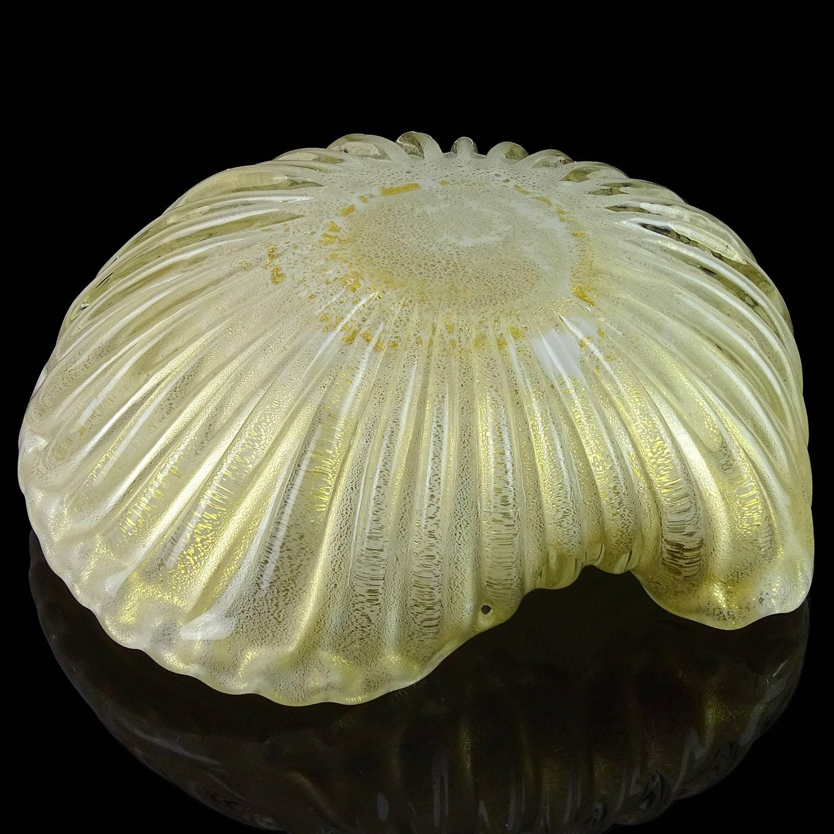 20th Century Seguso Murano Creamy Yellow Gold Flecks Italian Art Glass Seashell Bowls