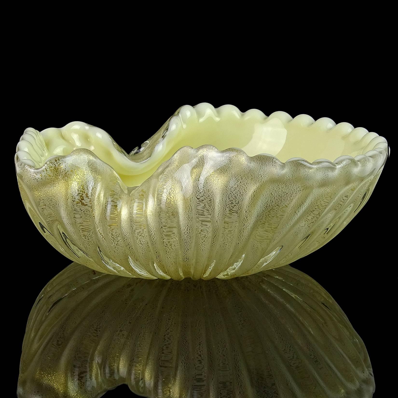Hand-Crafted Seguso Murano Creamy Yellow Gold Flecks Italian Art Glass Seashell Bowls