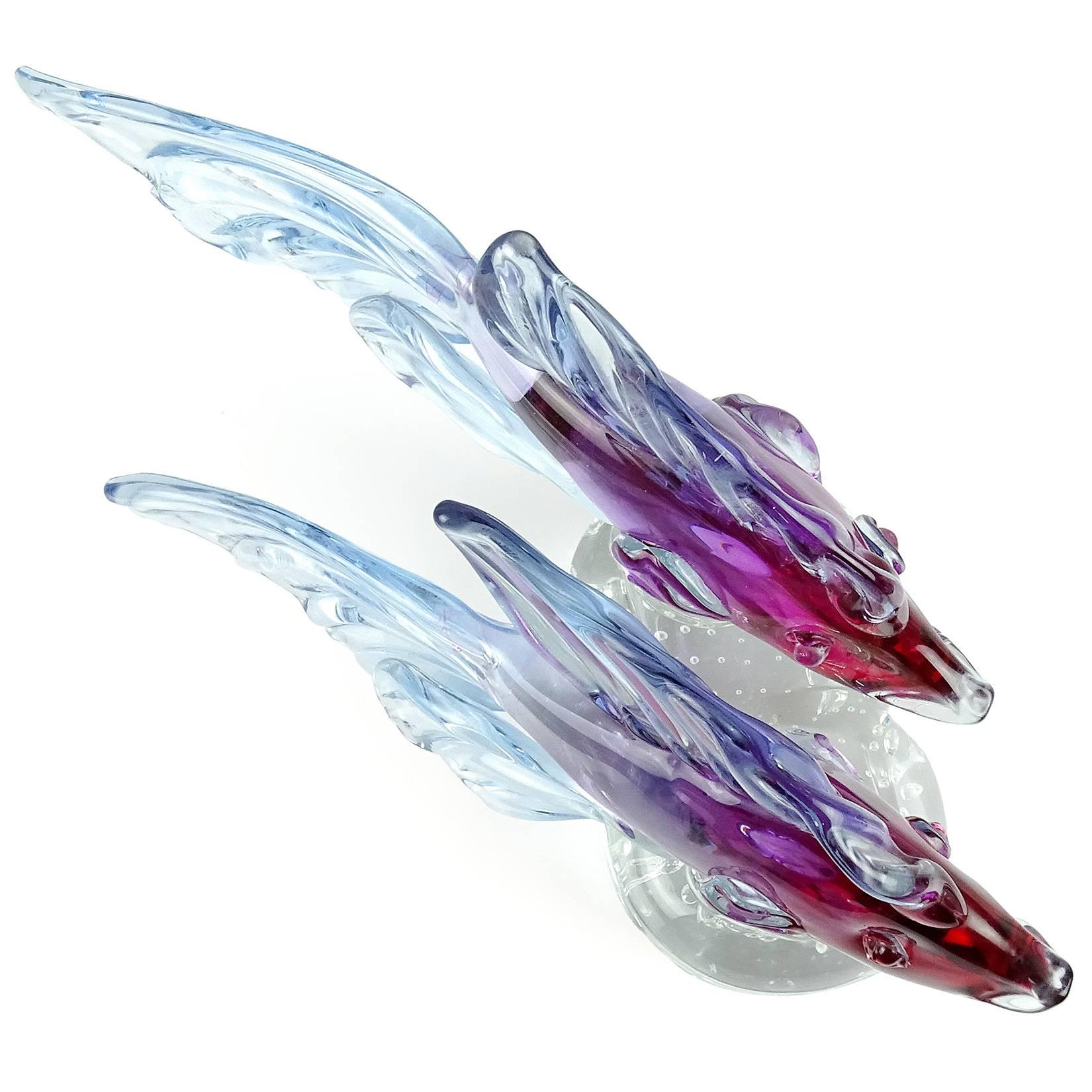 Beautiful Murano hand blown Sommerso red, purple to blue Italian art glass fish sculpture. Documented to designer Alfredo Barbini, circa 1950s. Shown in his catalog for Weil ceramics and glass. The fish bodies are very well detailed. The base has