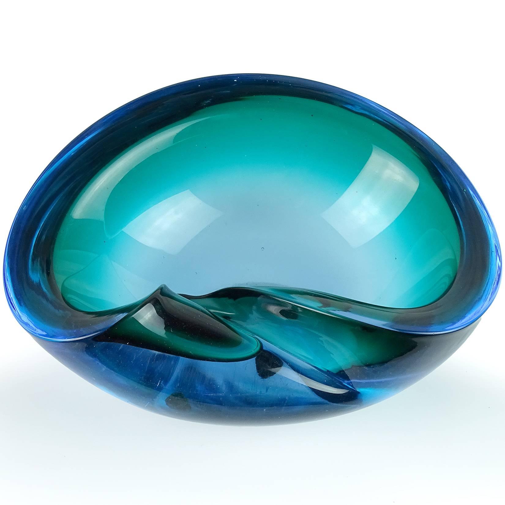 Beautiful Murano handblown Sommerso blue to green Italian art glass decorative bowl. Documented to designer Alfredo Barbini. Measures 7 1/2” long x 2 3/4” high.