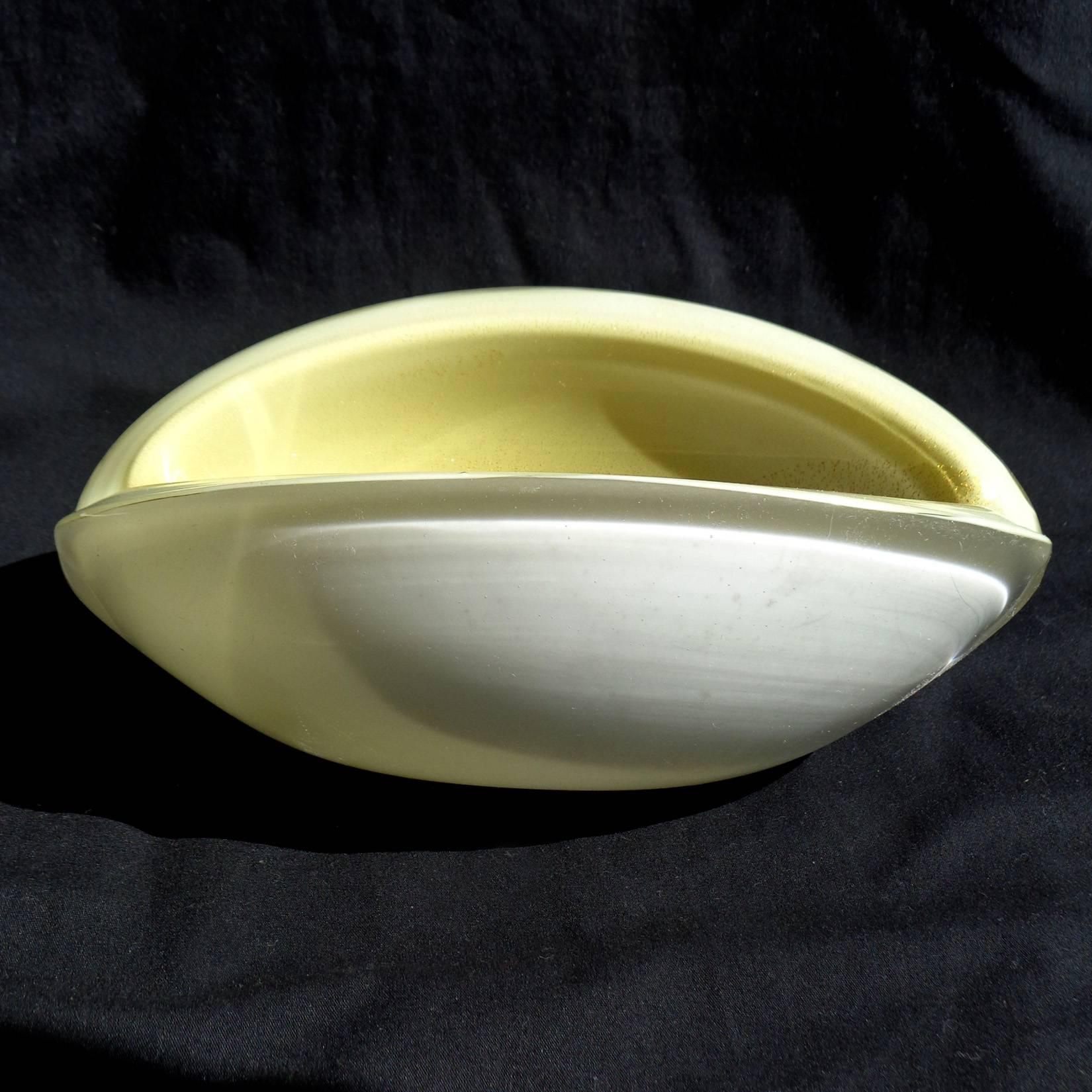 Hand-Crafted Alfredo Barbini Murano White, Green, Gold Leaf Italian Art Glass Melon Cut Bowl
