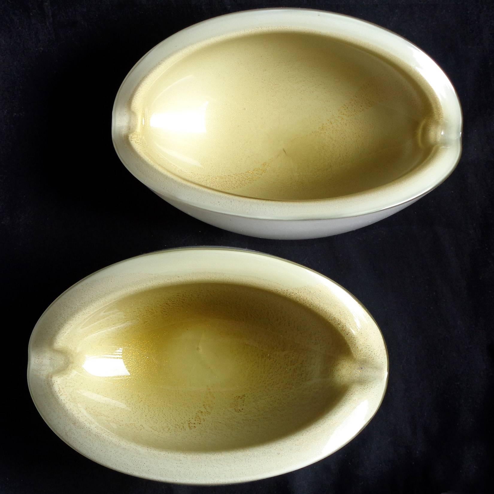 Alfredo Barbini Murano White, Green, Gold Leaf Italian Art Glass Melon Cut Bowl In Good Condition In Kissimmee, FL