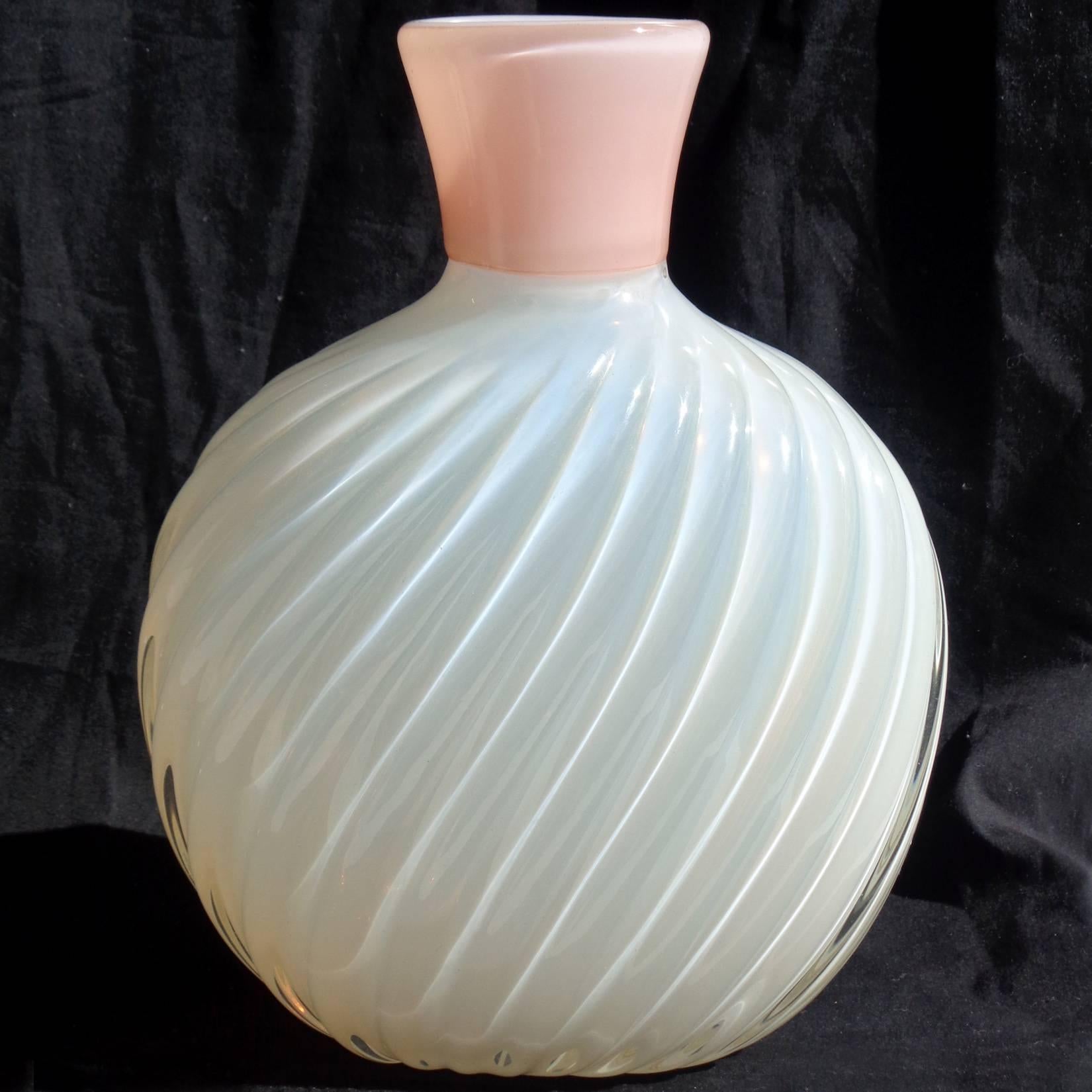 Mid-Century Modern Archimede Seguso Murano Amethyst Ribbed Italian Art Glass Flower Vase