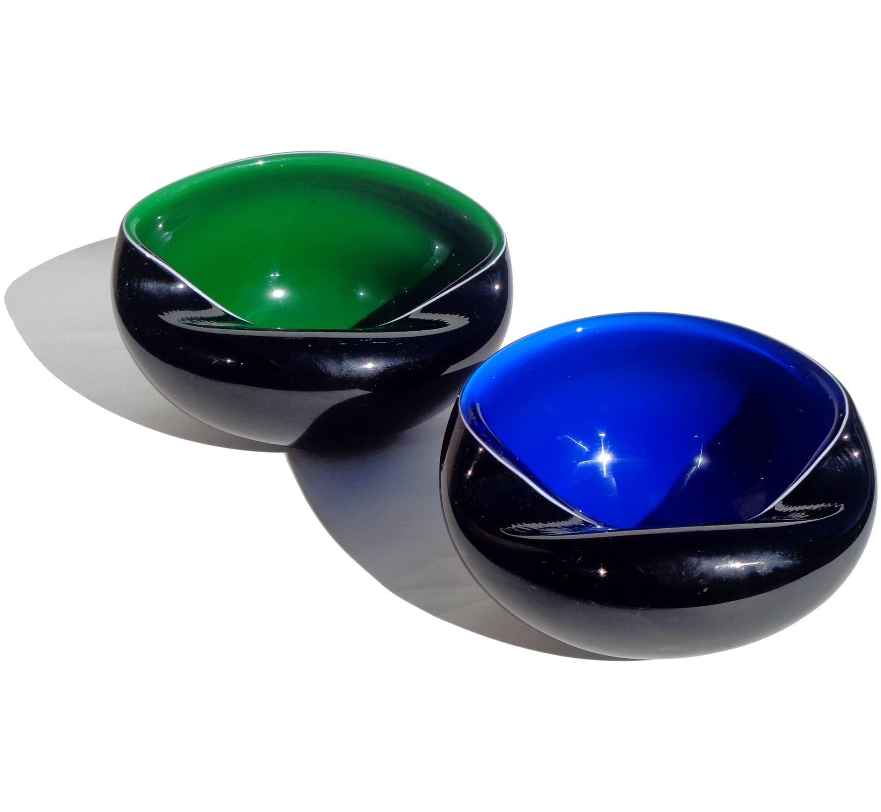 Murano Black over Rainbow Colors Italian Art Glass Decorative Bowls Nut Dishes In Good Condition In Kissimmee, FL