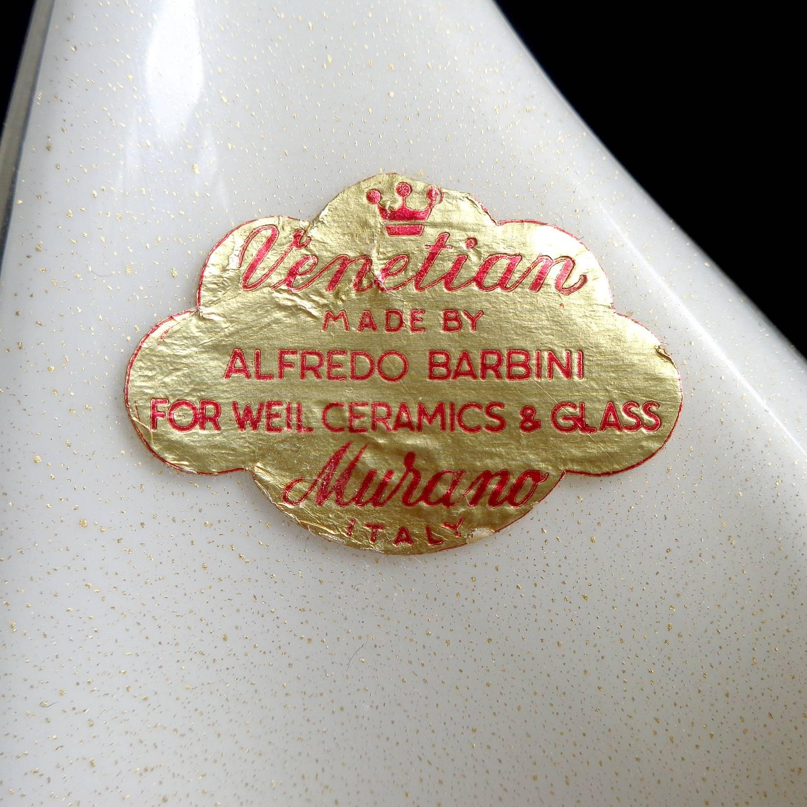 Hand-Crafted Alfredo Barbini Murano White and Gold Flecks Italian Art Glass Seashell Set