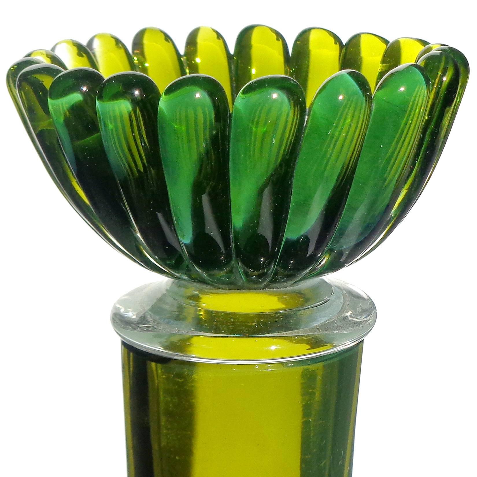 Mid-Century Modern Fratelli Toso Murano Green Flower Stopper Italian Art Glass Decanter Italy Label