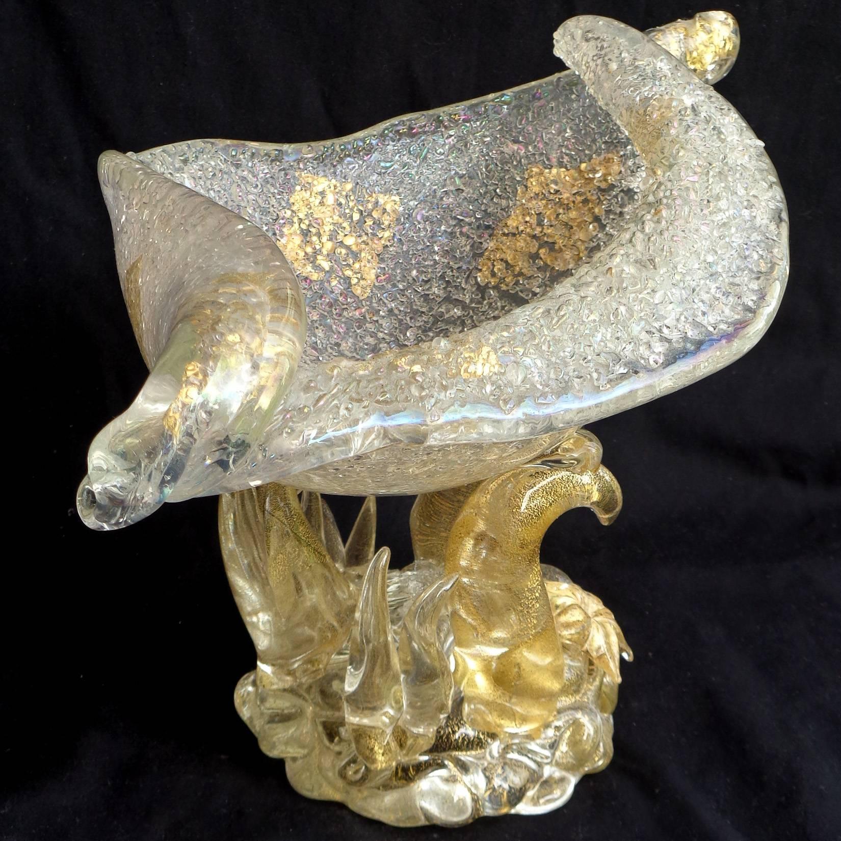Beautiful antique Murano handblown, iridescent, gold flecks and textured Italian art glass sculptural conch shell centrepiece bowl. Documented to Ercole Barovier for Barovier e Toso, circa 1940s, in the 