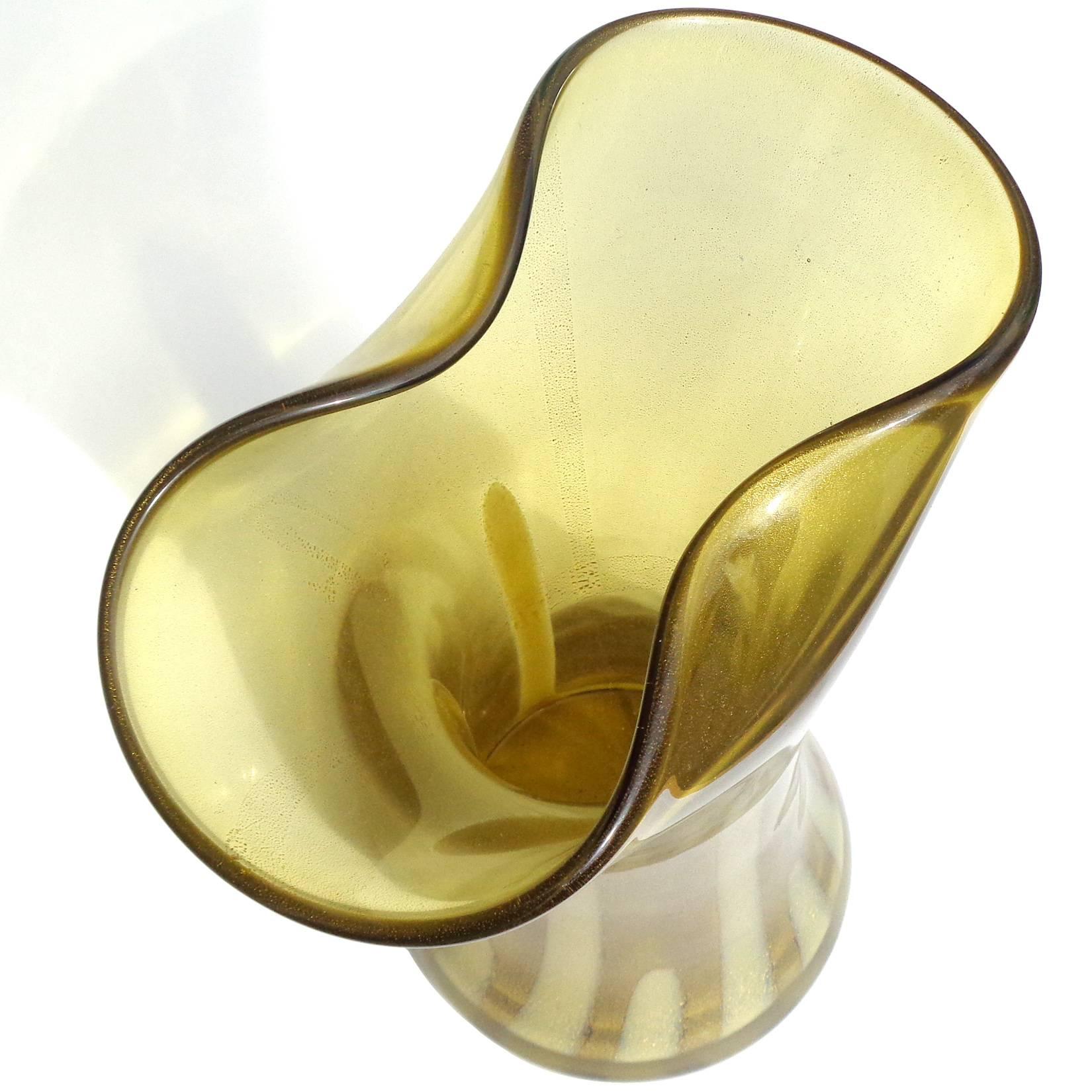 Hand-Crafted Alfredo Barbini Murano Olive Green Gold Flecks Italian Art Glass Flower Vase