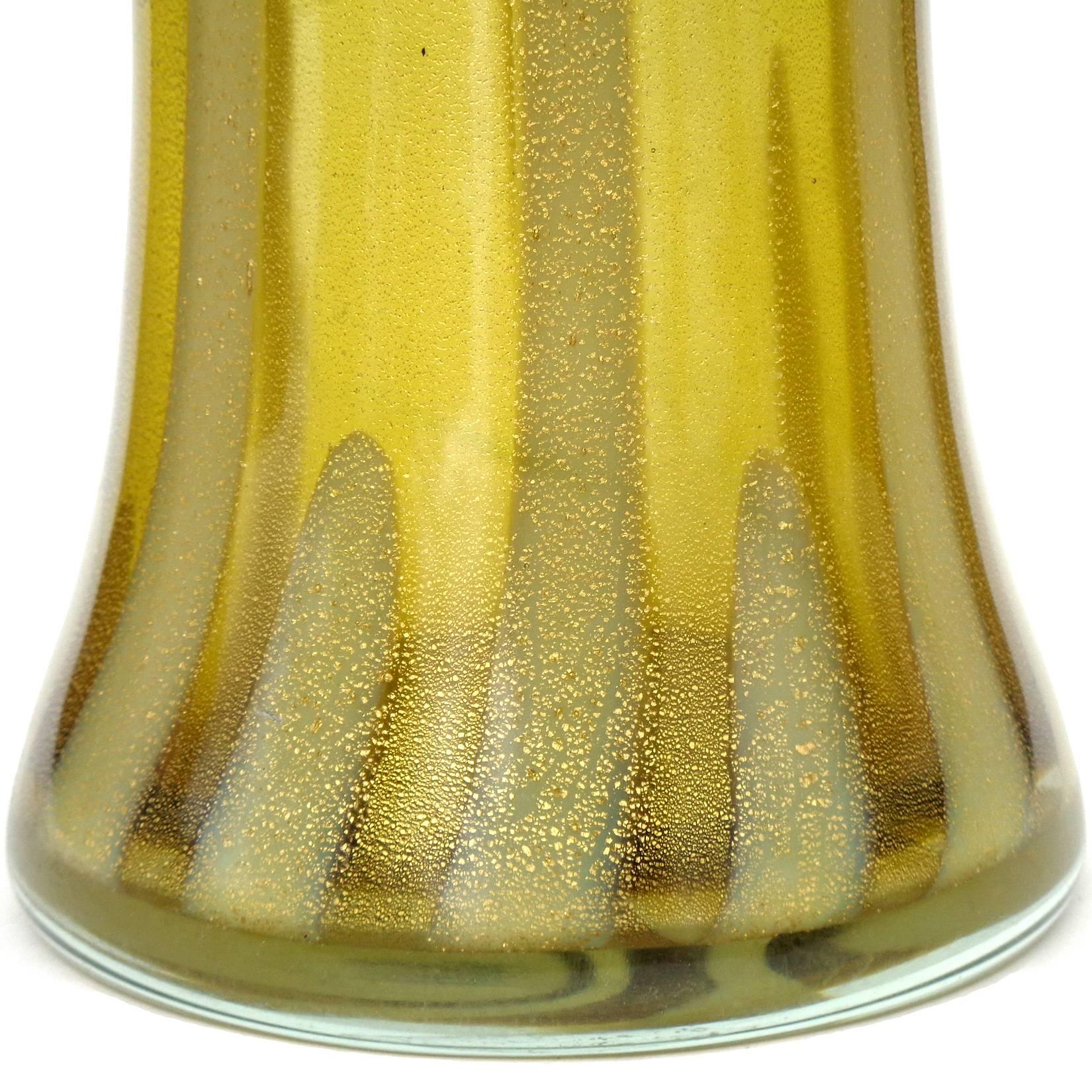 Alfredo Barbini Murano Olive Green Gold Flecks Italian Art Glass Flower Vase In Good Condition In Kissimmee, FL