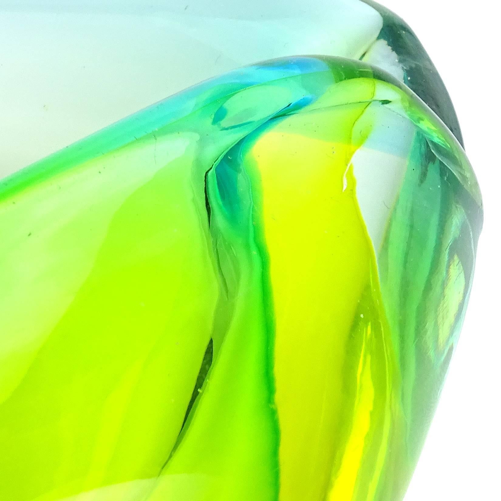 Hand-Crafted Cenedese Murano Sommerso Yellow Green Italian Art Glass Conch Seashell Bowl