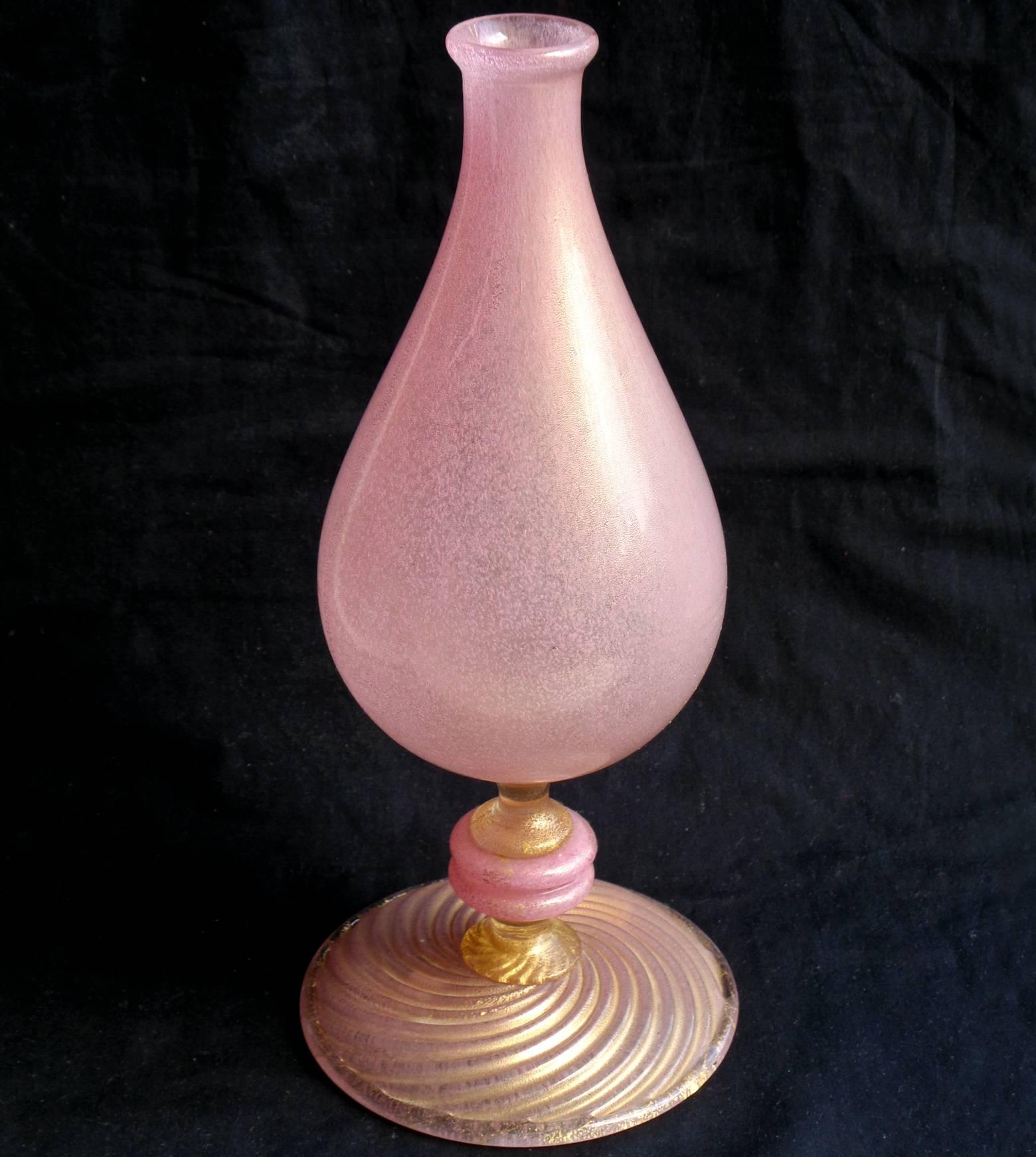 Stunning Murano hand blown pink and gold flecks Italian art glass specimen flower vase. Documented to the Barovier e Toso company, with original model number label underneath. Purchased from the Christies auction house in the 1990s. Collectors item!
