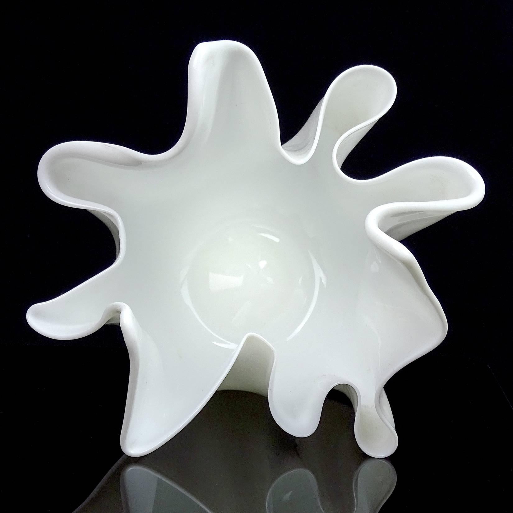 Hand-Crafted Fulvio Bianconi Venini Murano Lattimo White Italian Art Glass Fazzoletto Vase