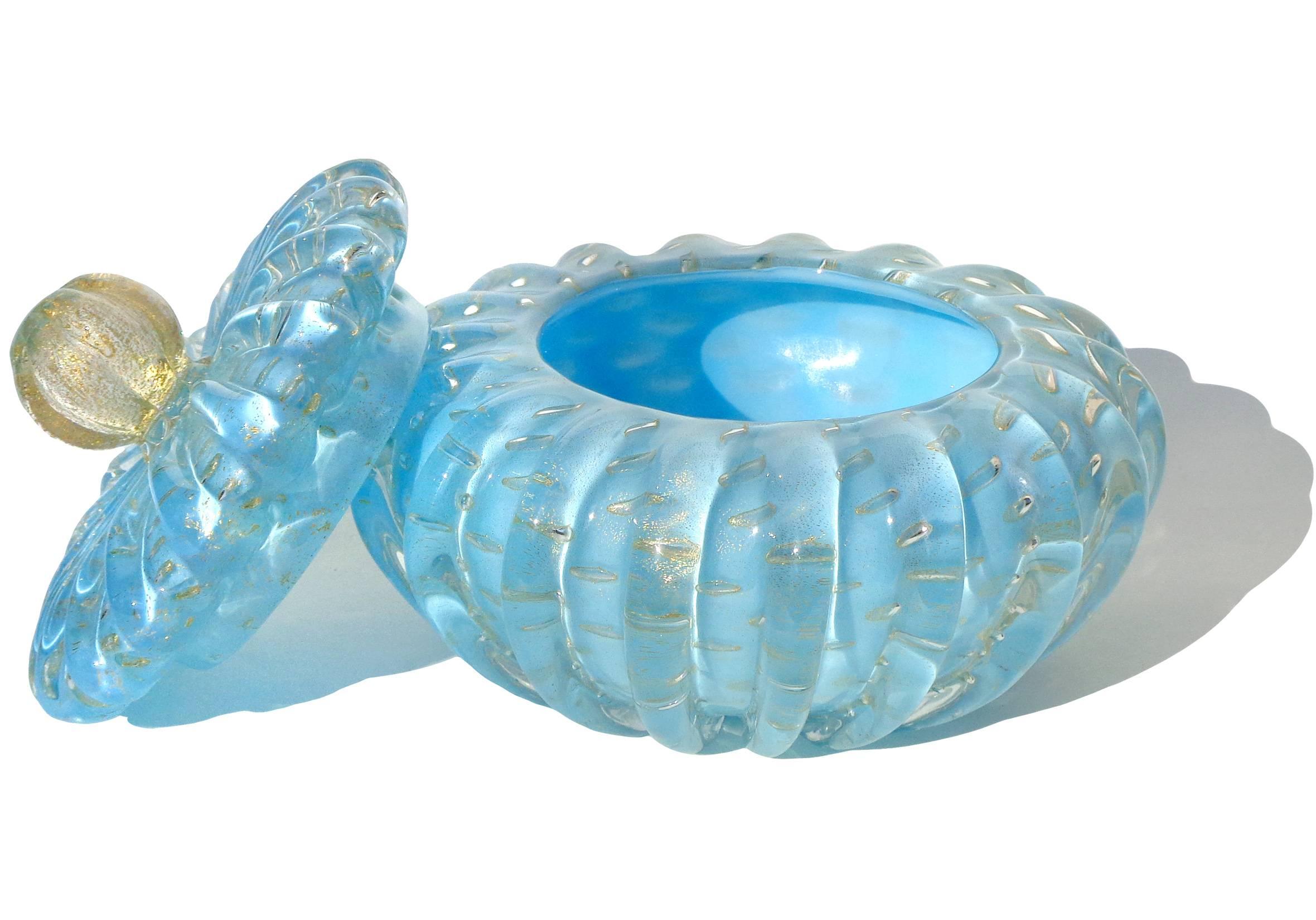 Gorgeous large Murano hand blown blue, gold flecks and controlled bubbles art glass powder or jewelry box. Documented to designer Alfredo Barbini. The piece has a ribbed surface, with a gold ball top decoration. The gold leaf gathers around each