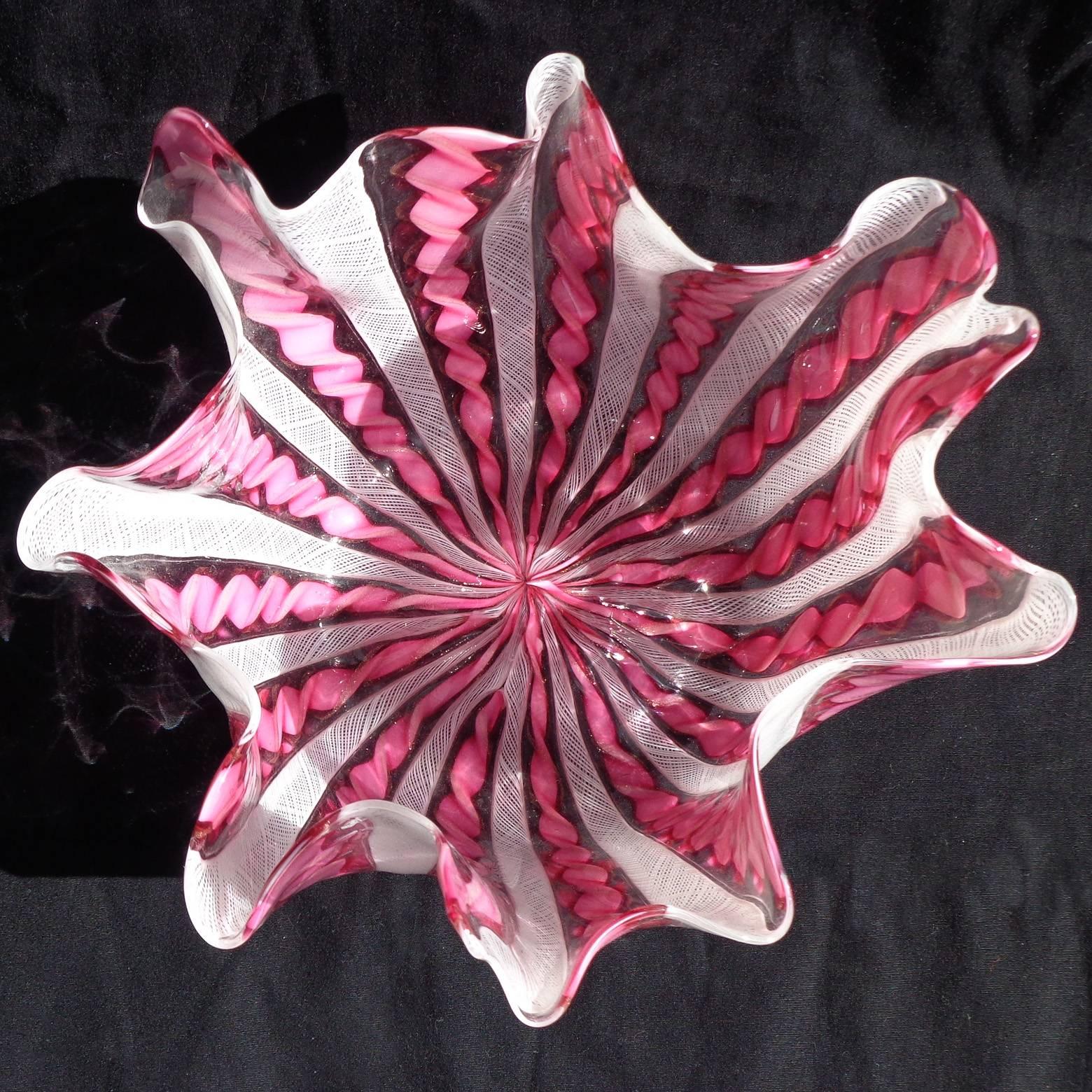 Fratelli Toso Murano Pink White Ribbons Italian Art Glass Fazzoletto Vase (Italienisch)