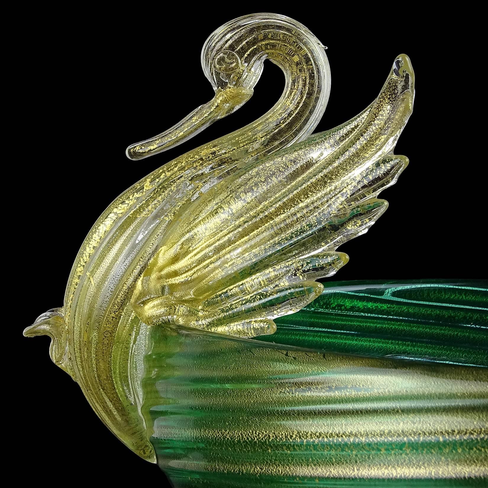 Seguso Vetri d'Arte Murano Green Gold Flecks Italian Art Glass Double Swan Bowl In Good Condition In Kissimmee, FL