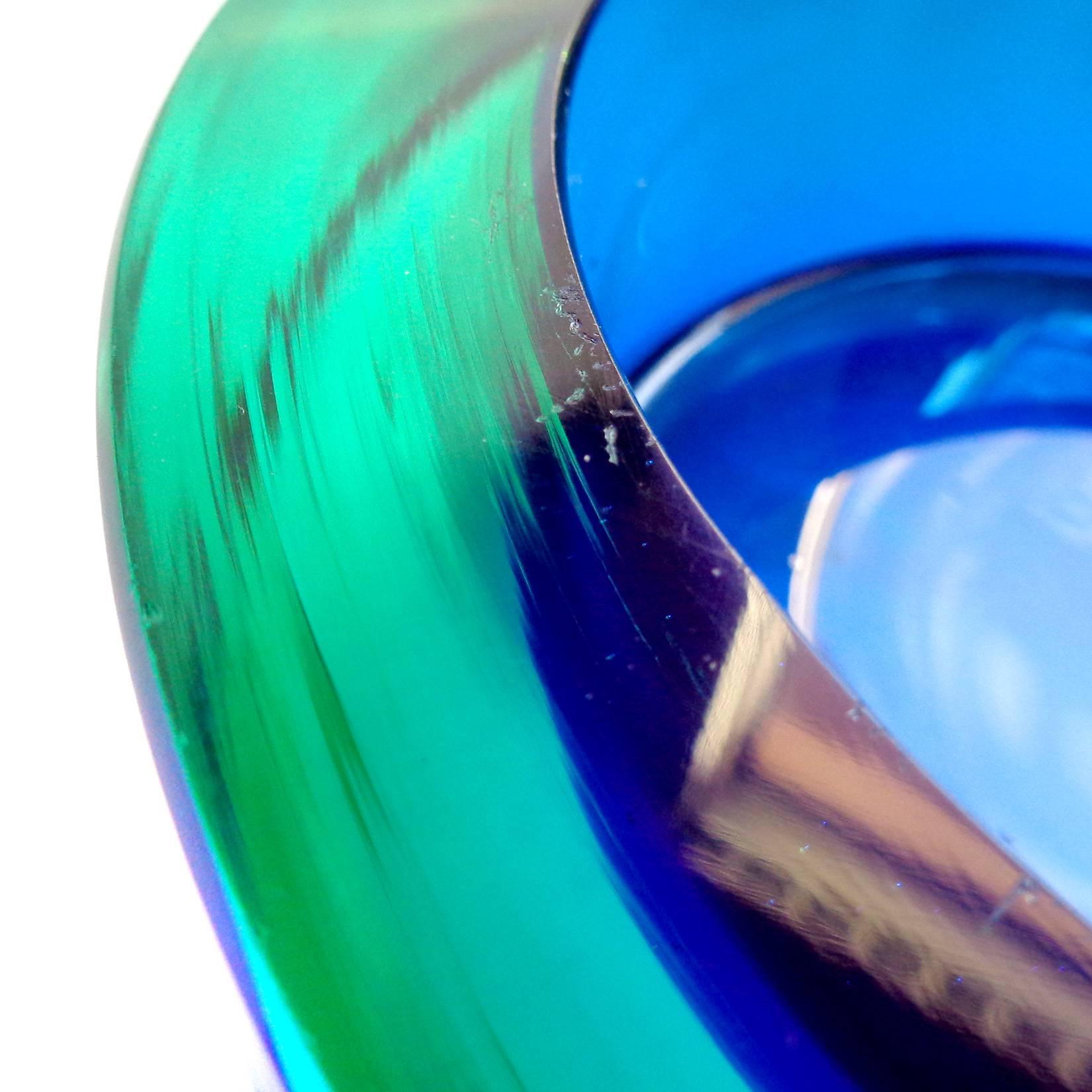 Hand-Crafted Seguso Vetri D'Arte Murano Sommerso Aqua Cobalt Blue Italian Art Glass Bowl