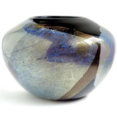 Vase en verre d'art à fleurs signé Garry Nash:: noir:: or et feuilles d'argent:: très brillant