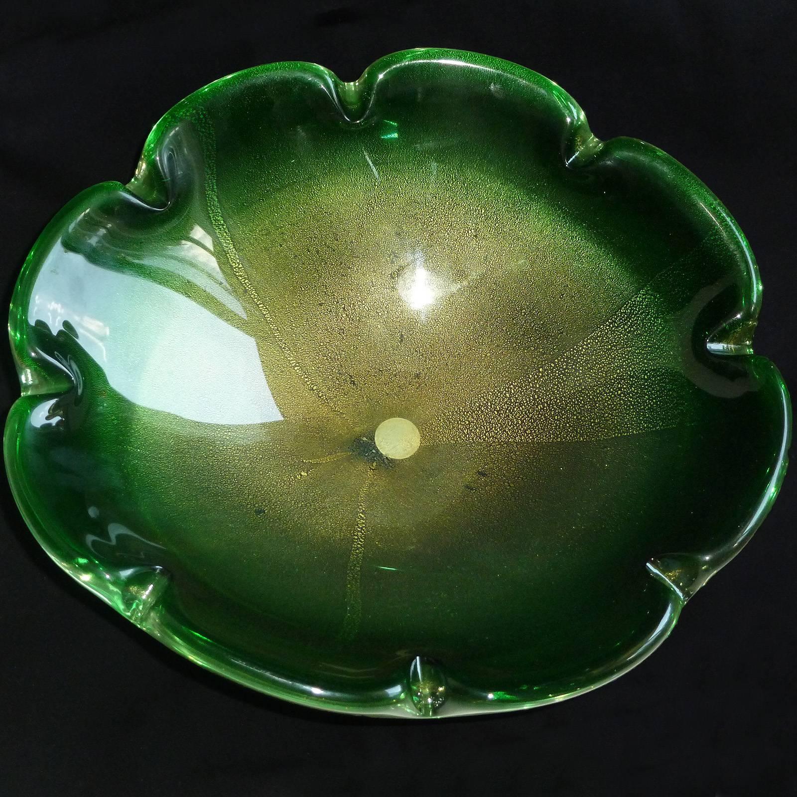 Murano Gold Flecks Green Sommerso Italian Art Glass Decorative Bowl In Excellent Condition In Kissimmee, FL